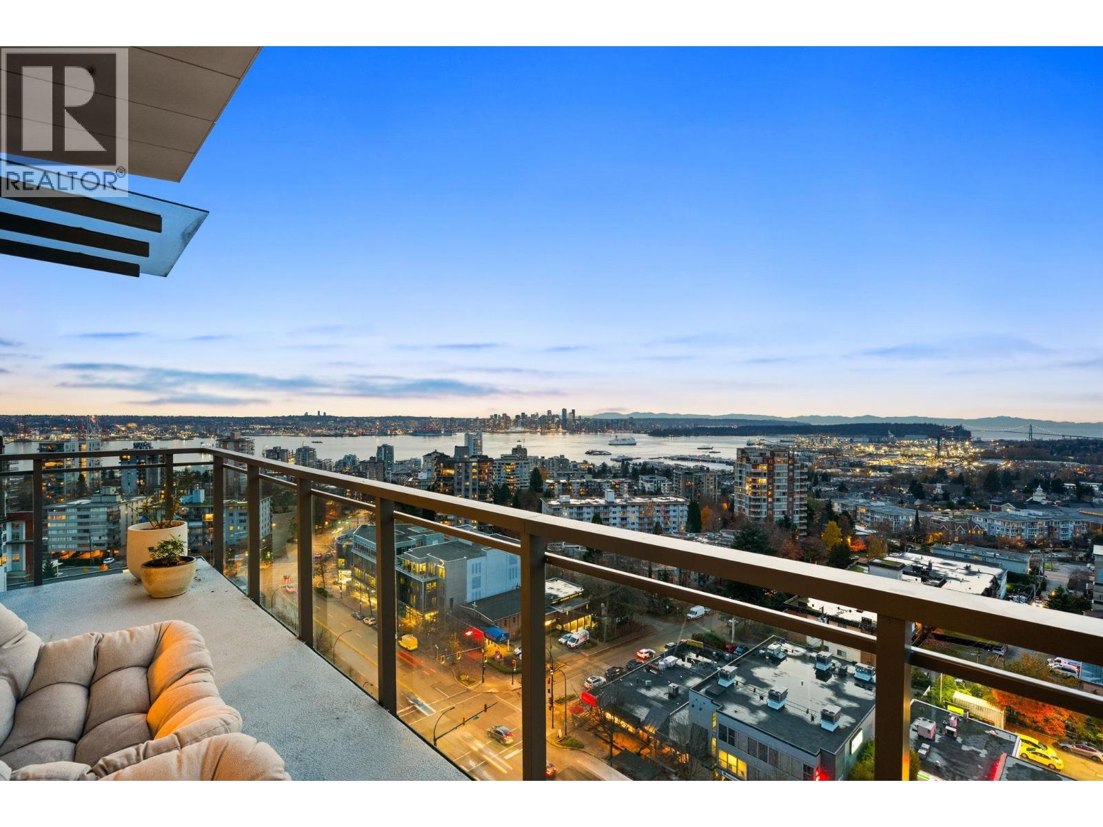 1503 111 E 13th Street, North Vancouver, British Columbia  V7L 0C7 - Photo 2 - R3069663