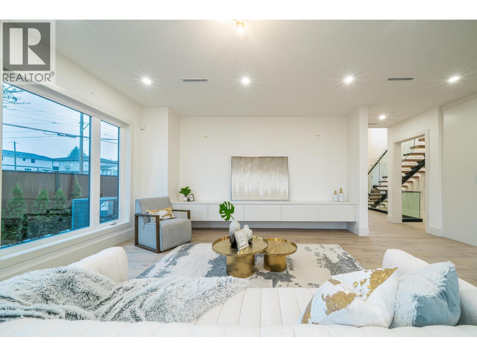 6708 Winch Street, Burnaby, British Columbia  V5B 4K2 - Photo 8 - R3069588