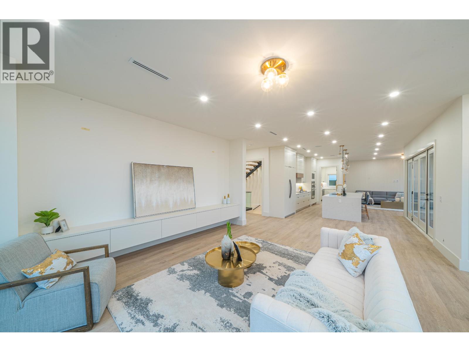 6708 Winch Street, Burnaby, British Columbia  V5B 4K2 - Photo 6 - R3069588