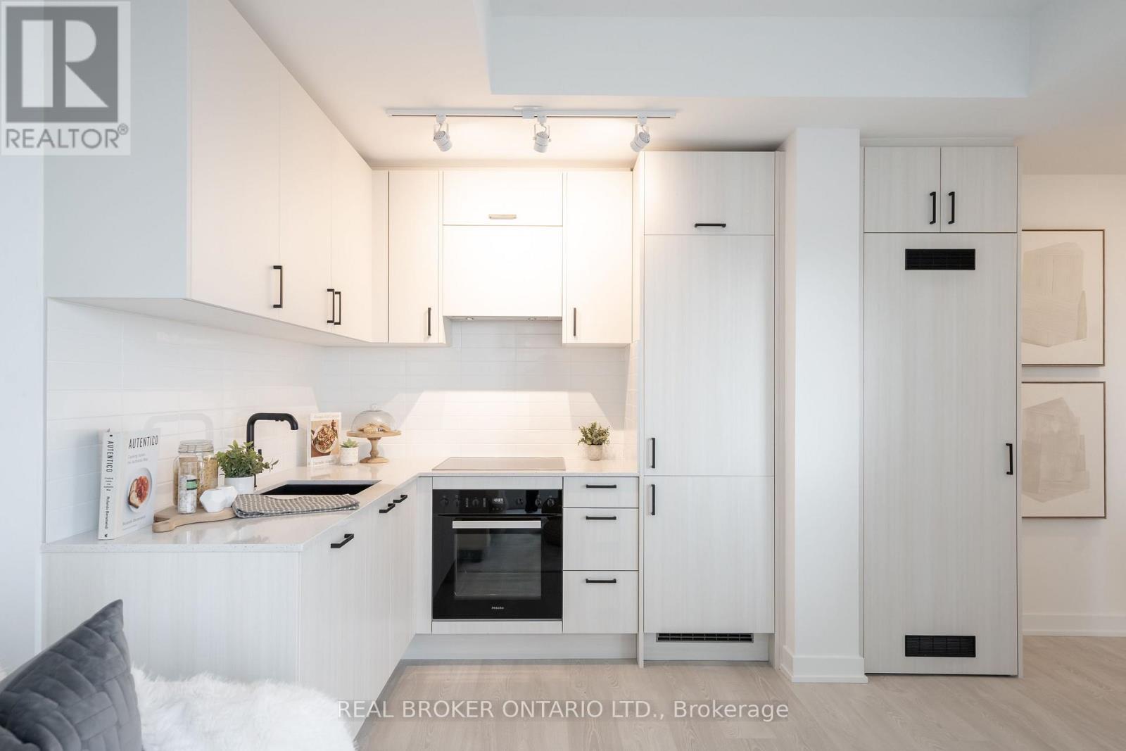 912 - 1 Quarrington Lane, Toronto, Ontario  M3C 0S4 - Photo 11 - C12573134