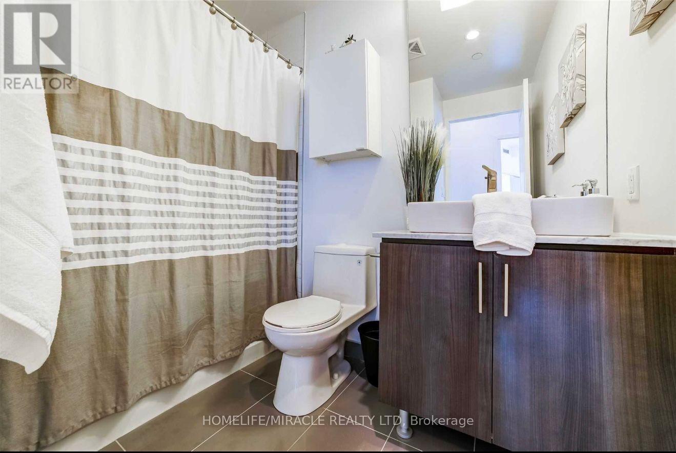 1604 - 1 The Esplanade, Toronto, Ontario  M5E 0A8 - Photo 6 - C12573198