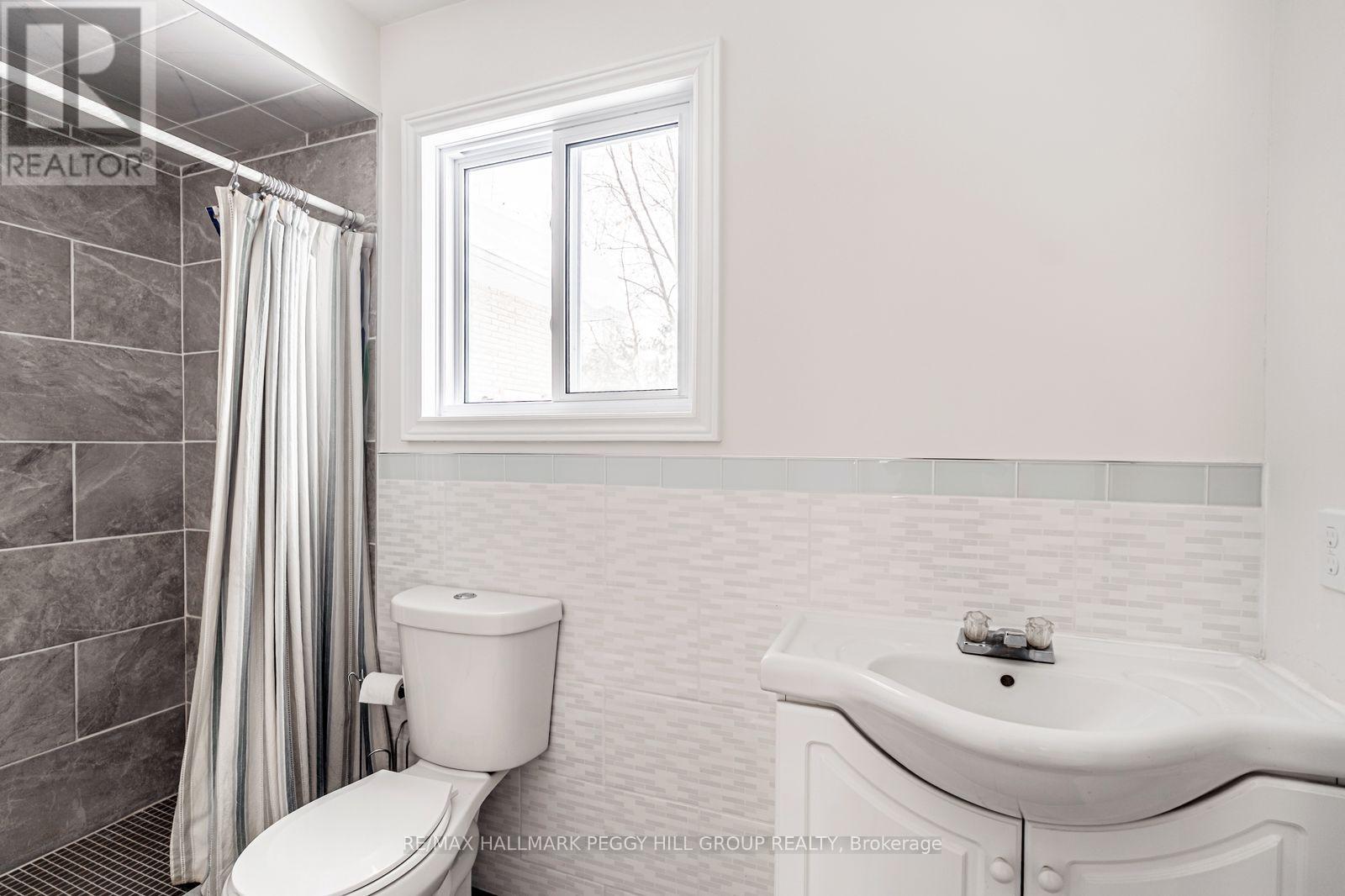 5853 Yonge Street, Innisfil, Ontario  L0L 1K0 - Photo 13 - N12472435