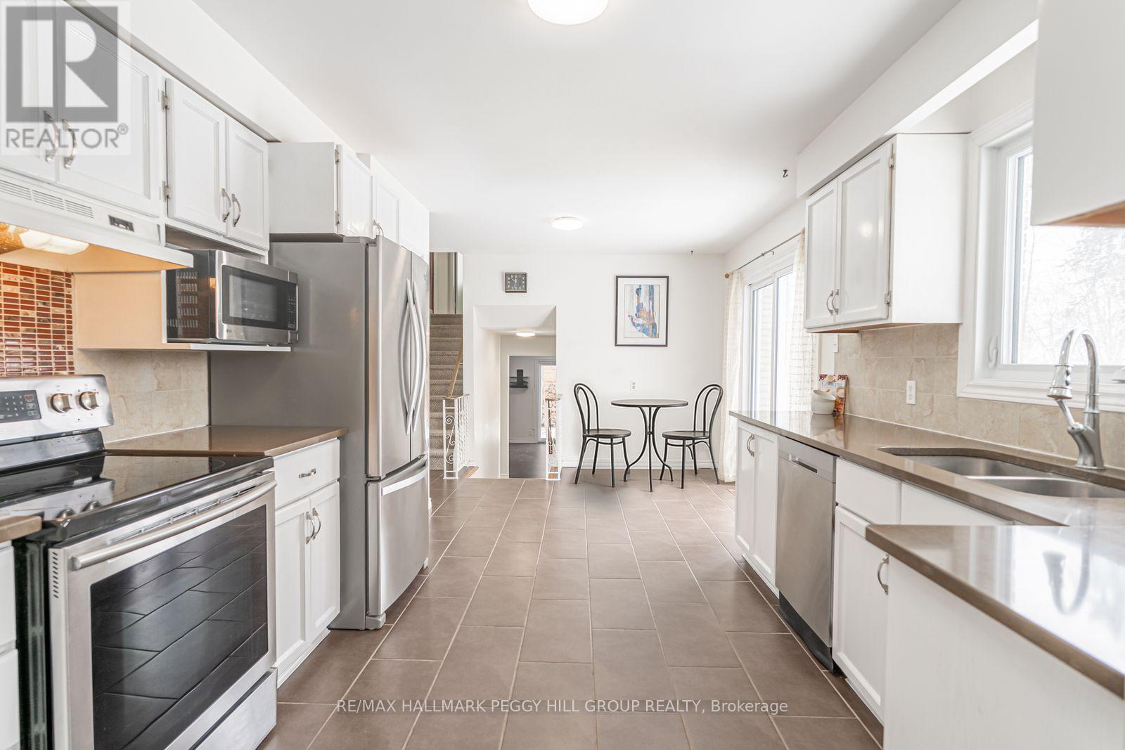 5853 Yonge Street, Innisfil, Ontario  L0L 1K0 - Photo 5 - N12472435