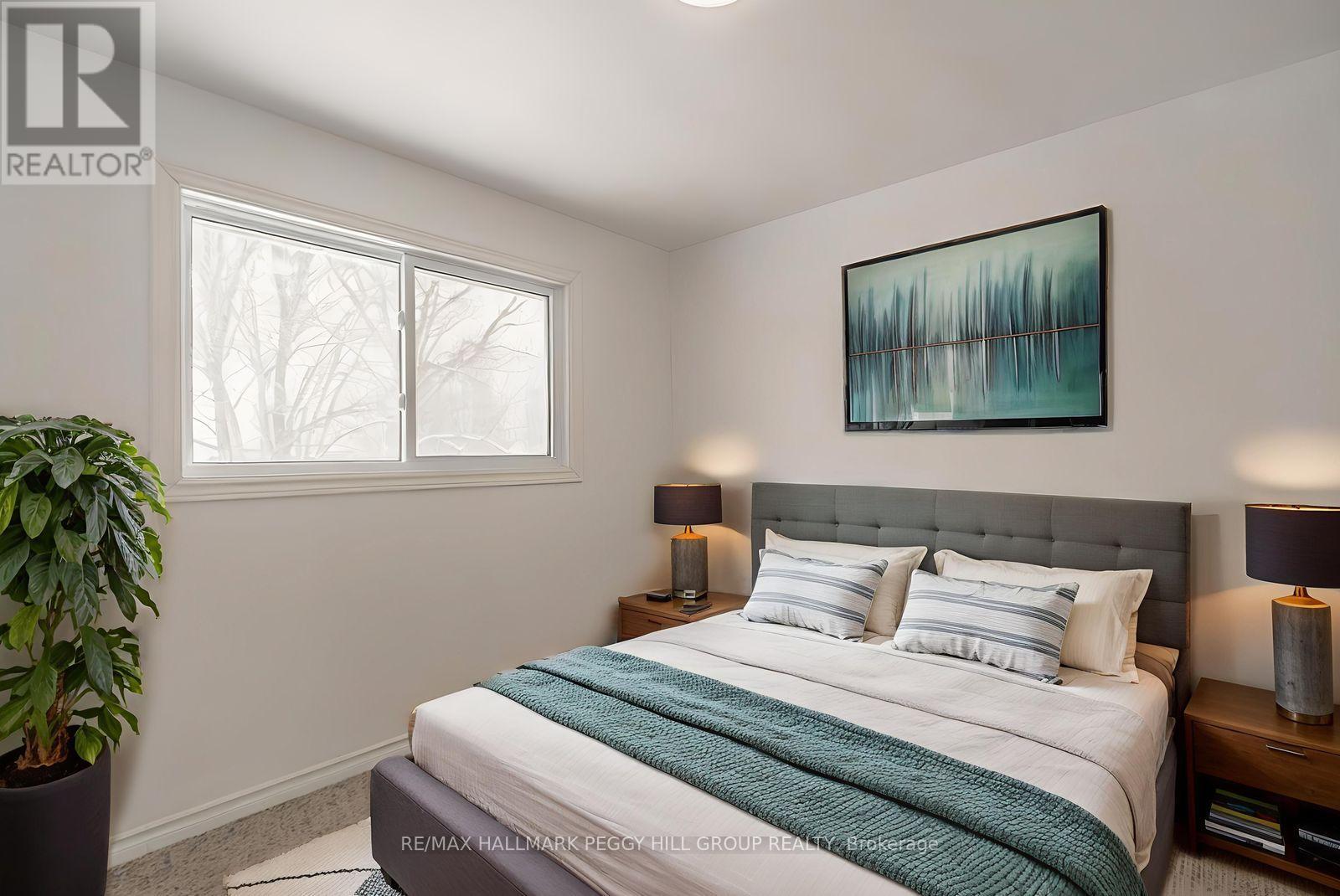 5853 Yonge Street, Innisfil, Ontario  L0L 1K0 - Photo 9 - N12472435