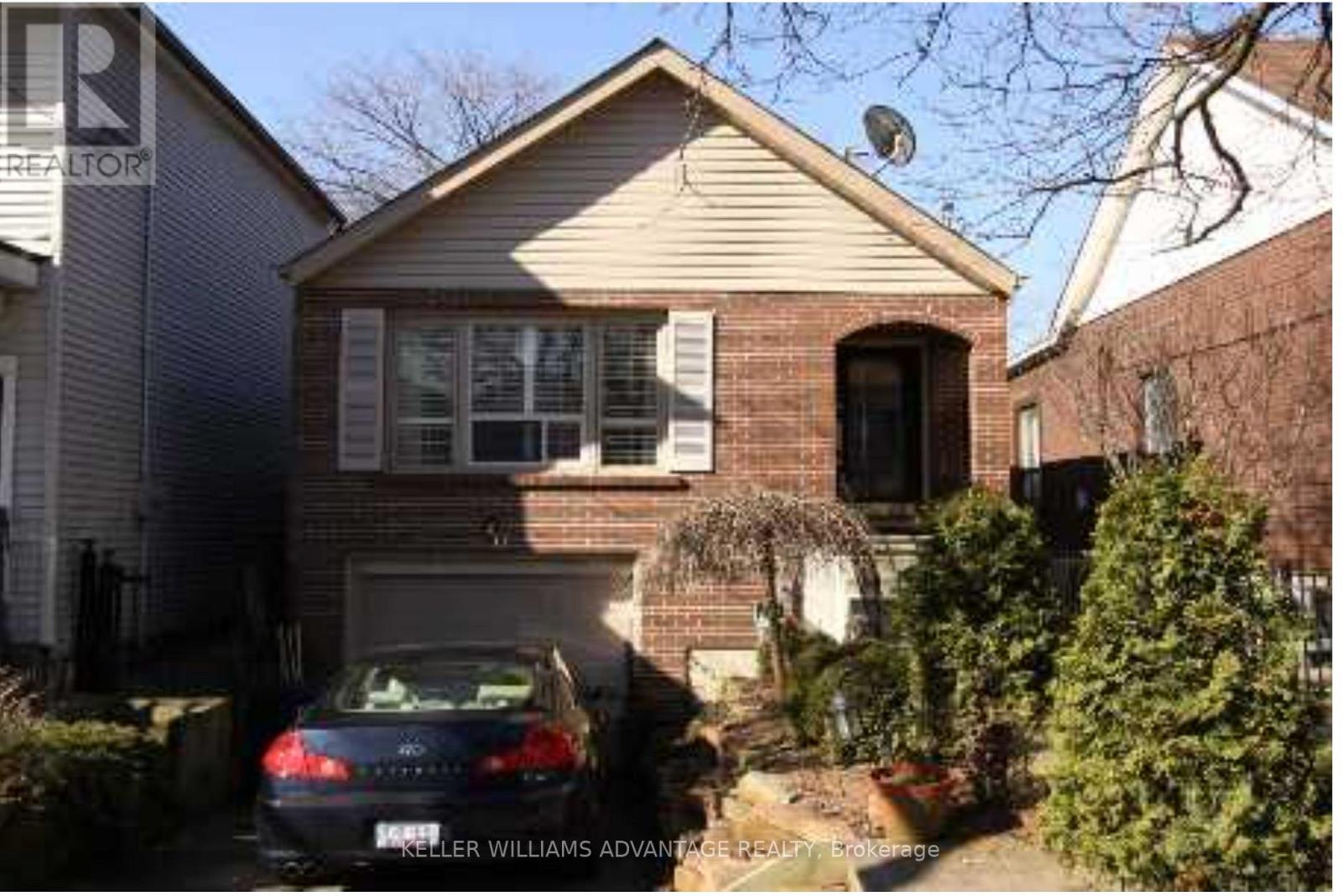 60 Rhodes Avenue, Toronto, Ontario  M4L 2Z9 - Photo 3 - E12573176