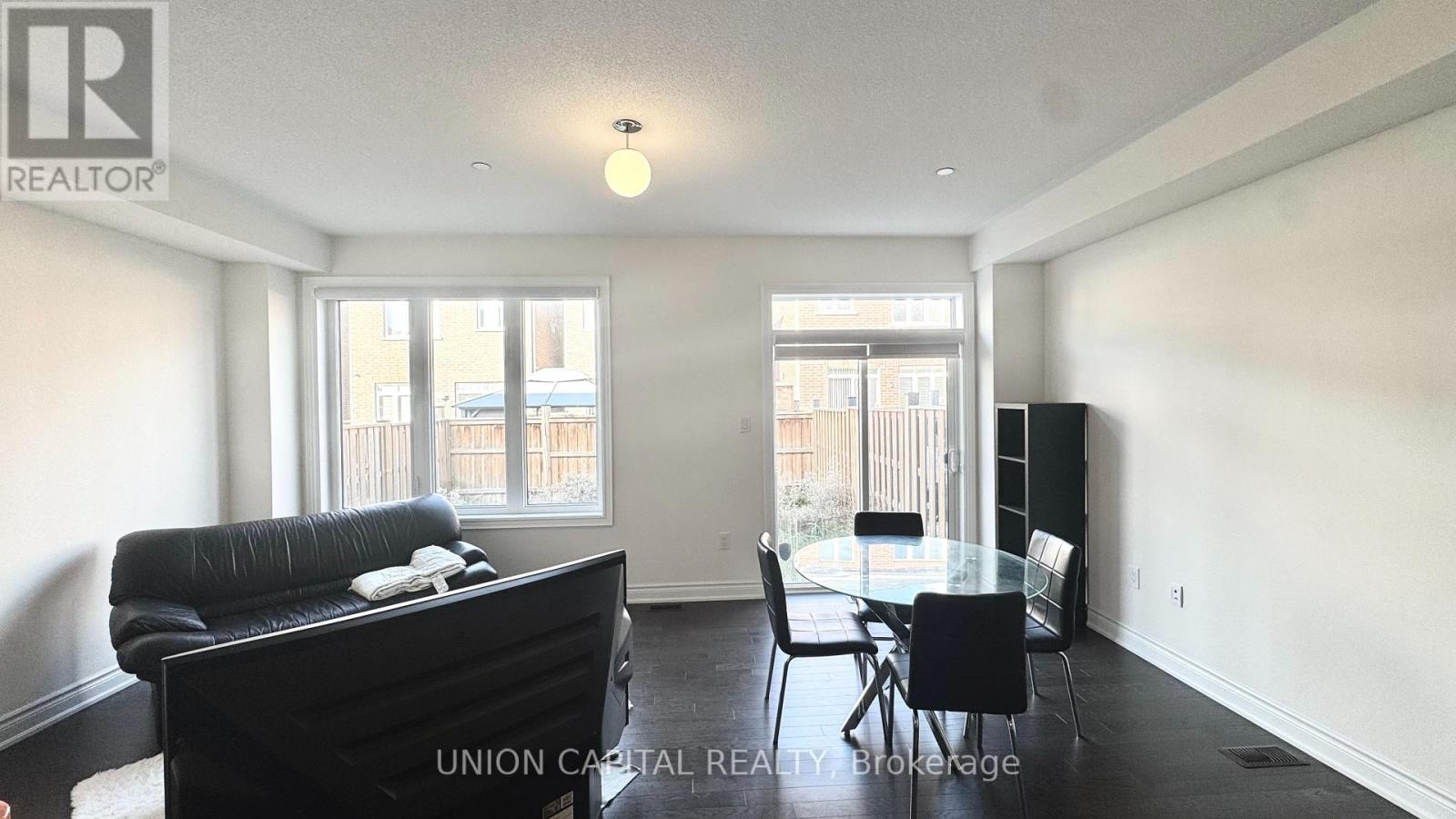 63 Erintol Way, Markham, Ontario  L3S 0E7 - Photo 6 - N12573148