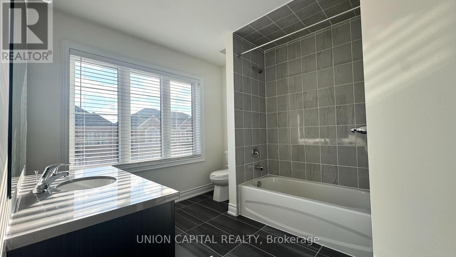 63 Erintol Way, Markham, Ontario  L3S 0E7 - Photo 7 - N12573148