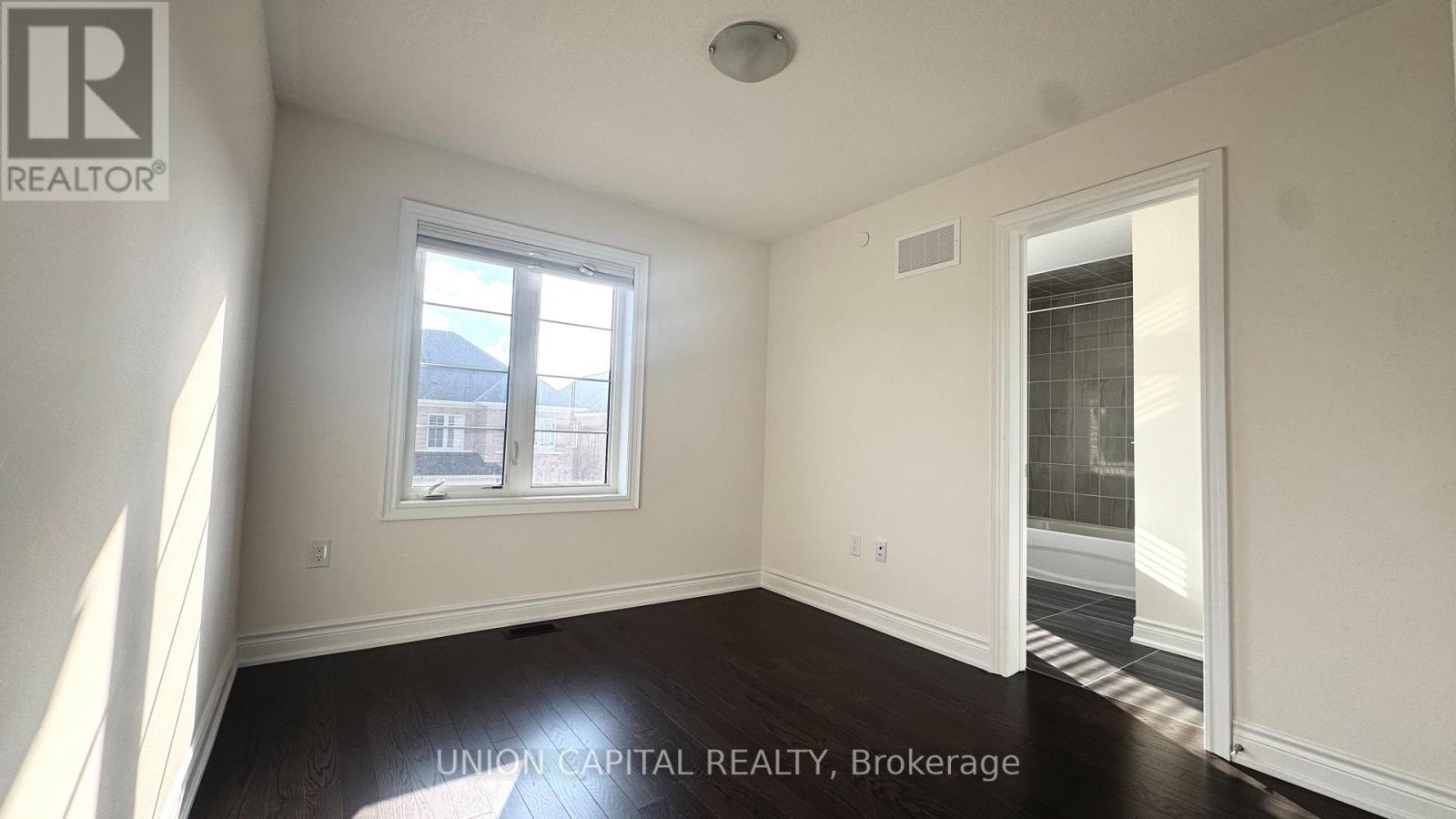 63 Erintol Way, Markham, Ontario  L3S 0E7 - Photo 8 - N12573148