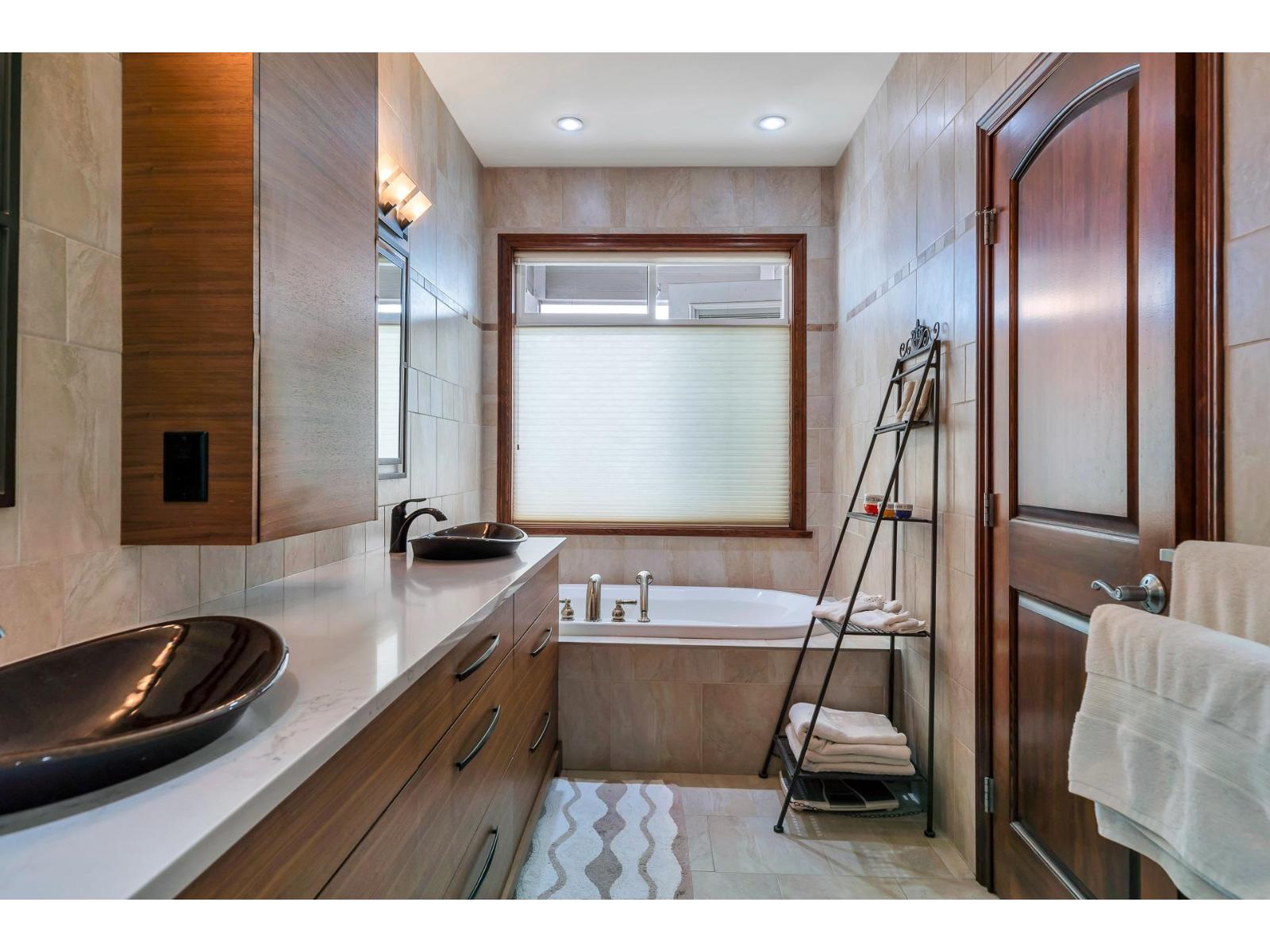 15364 Victoria Avenue Street, White Rock, British Columbia  V4B 1H2 - Photo 24 - R3069673