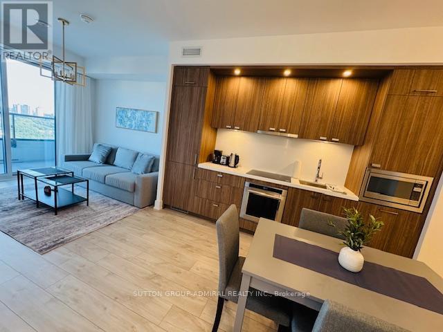 1605 - 10 INN ON THE PARK DRIVE, Toronto, Ontario