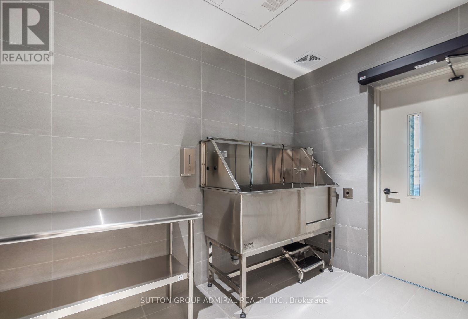 1605 - 10 Inn On The Park Drive, Toronto, Ontario  M3C 0P9 - Photo 29 - C12393076