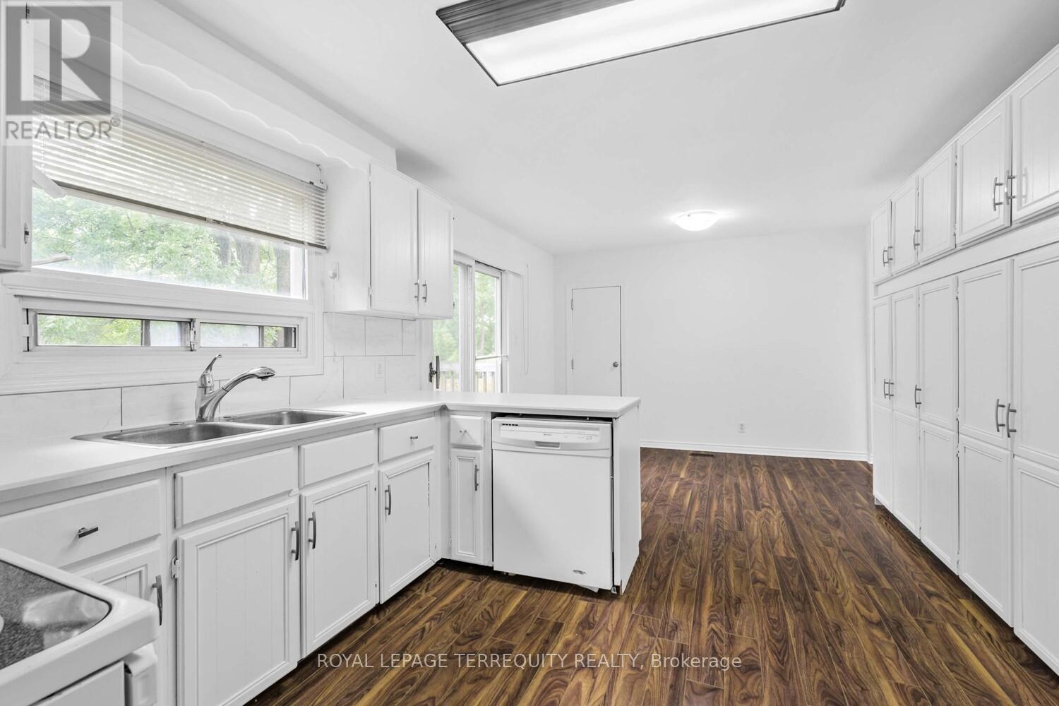 Main - 109 York Downs Drive, Toronto (Clanton Park), Ontario  M3H 2G6 - Photo 10 - C12414388