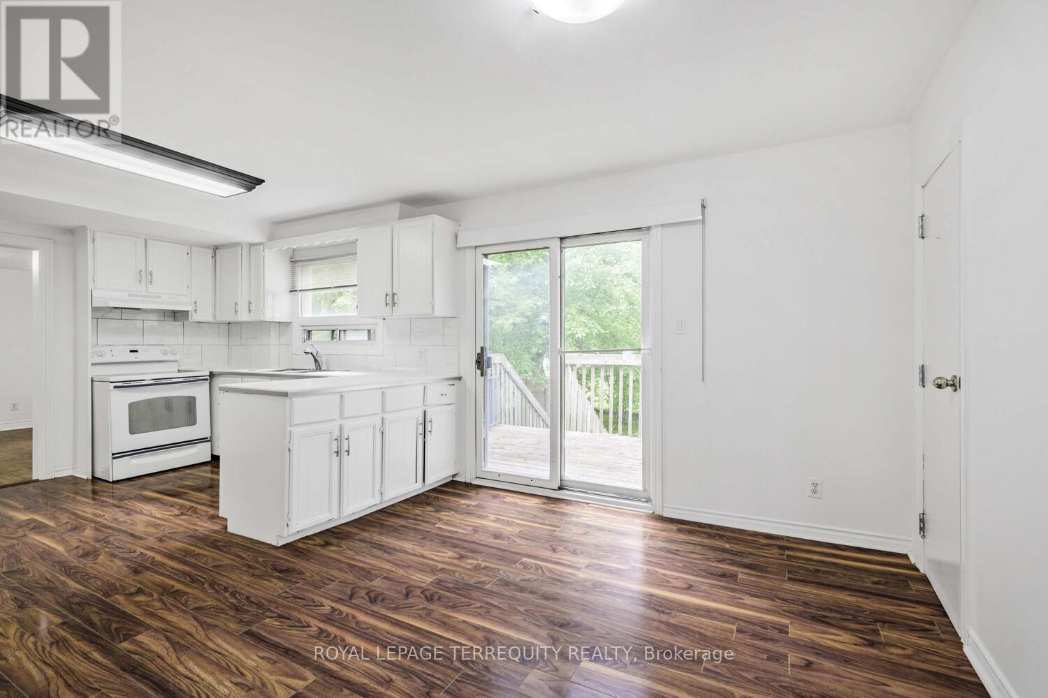 Main - 109 York Downs Drive, Toronto (Clanton Park), Ontario  M3H 2G6 - Photo 11 - C12414388