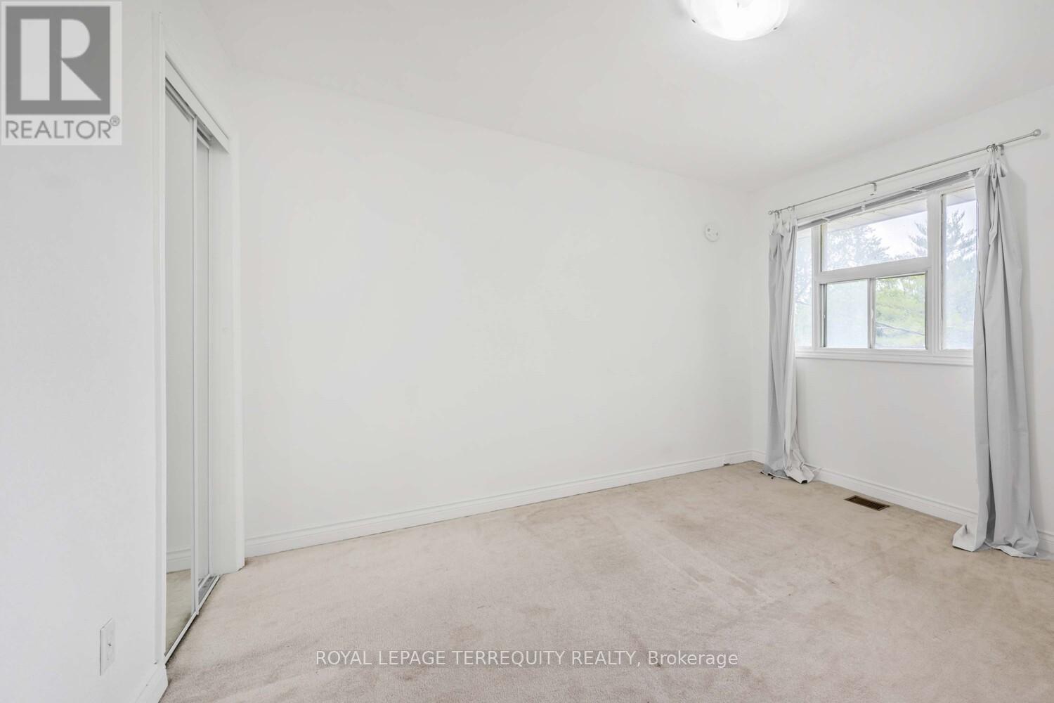 Main - 109 York Downs Drive, Toronto (Clanton Park), Ontario  M3H 2G6 - Photo 14 - C12414388