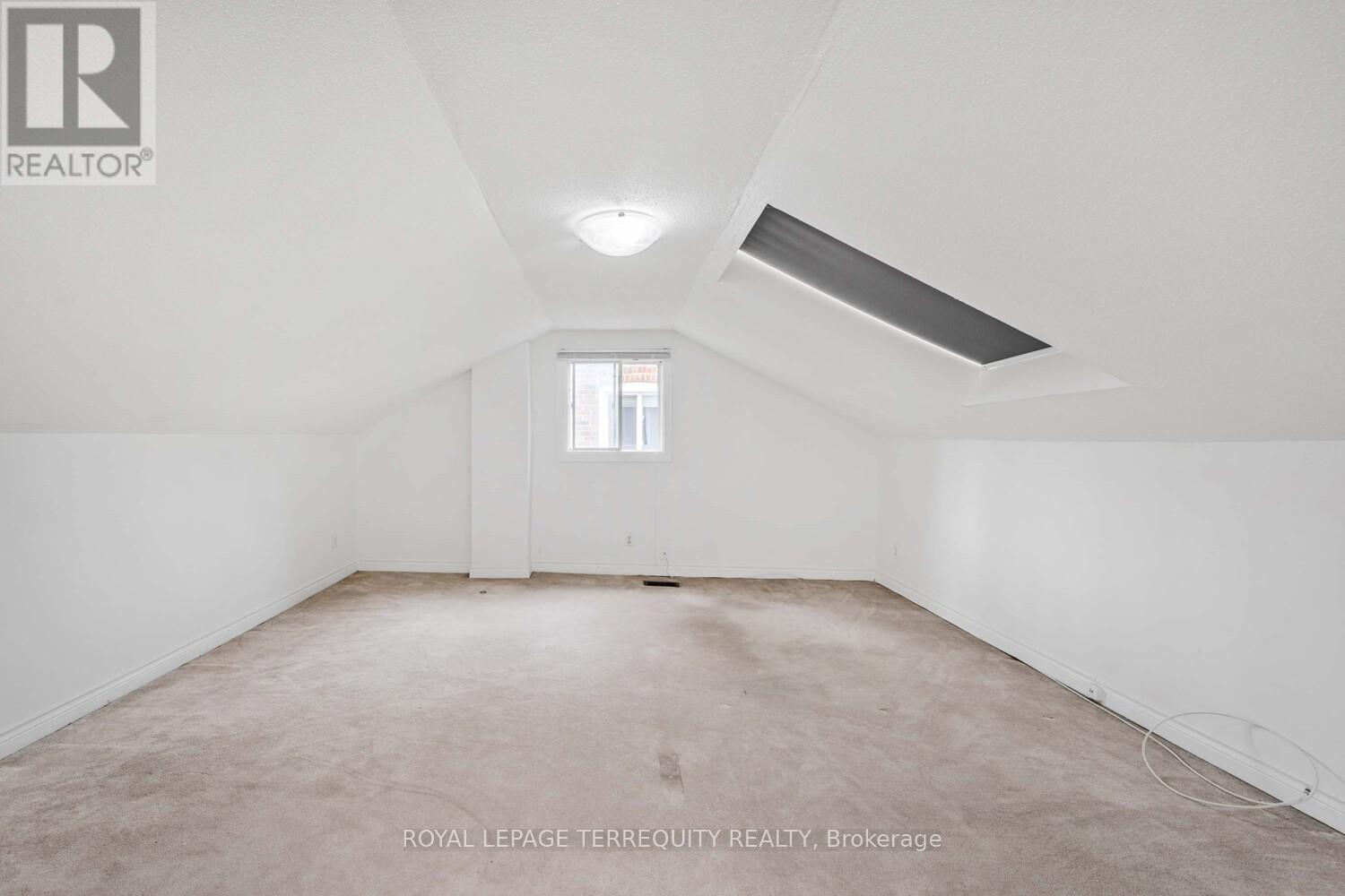 Main - 109 York Downs Drive, Toronto (Clanton Park), Ontario  M3H 2G6 - Photo 12 - C12414388