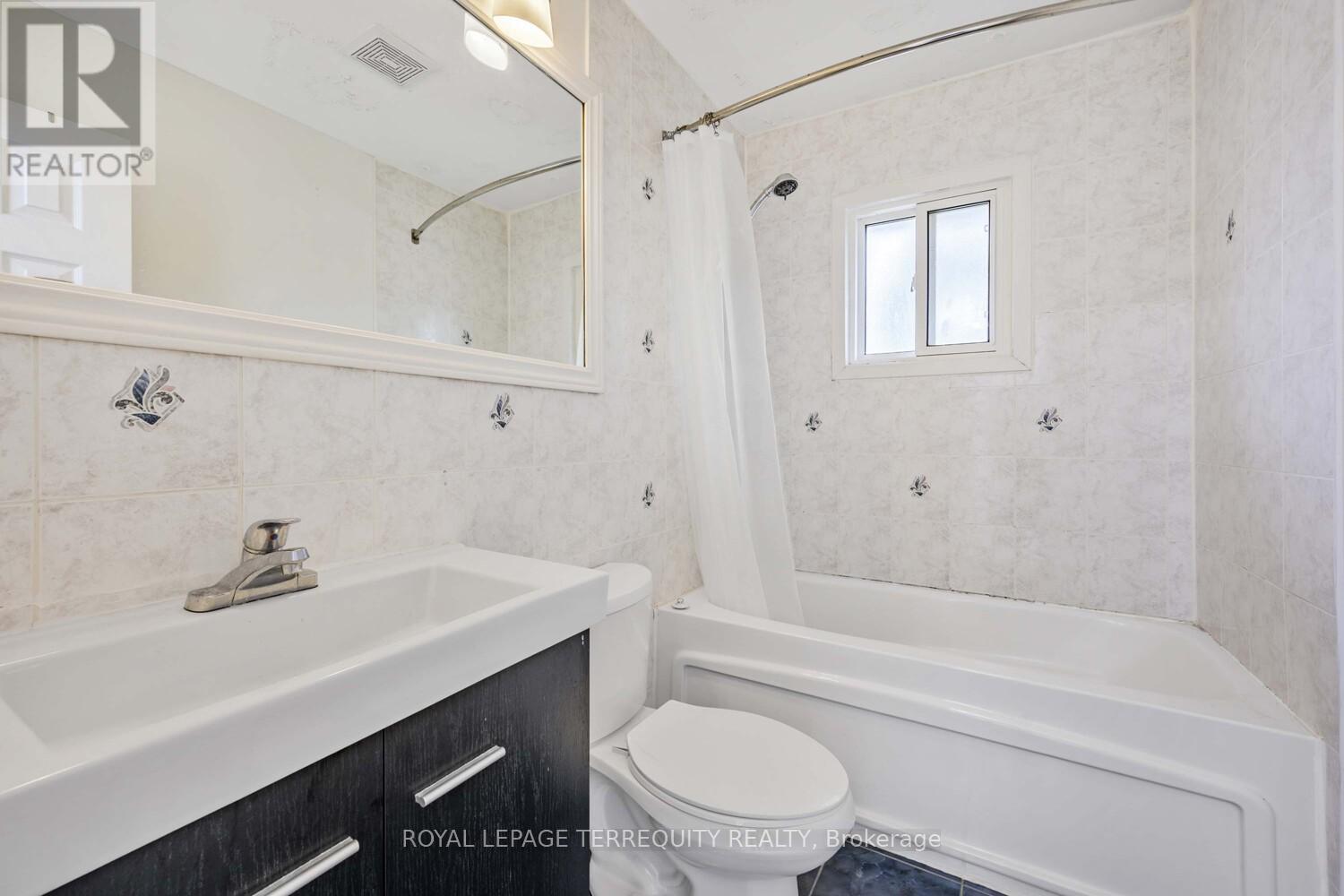 Main - 109 York Downs Drive, Toronto (Clanton Park), Ontario  M3H 2G6 - Photo 17 - C12414388