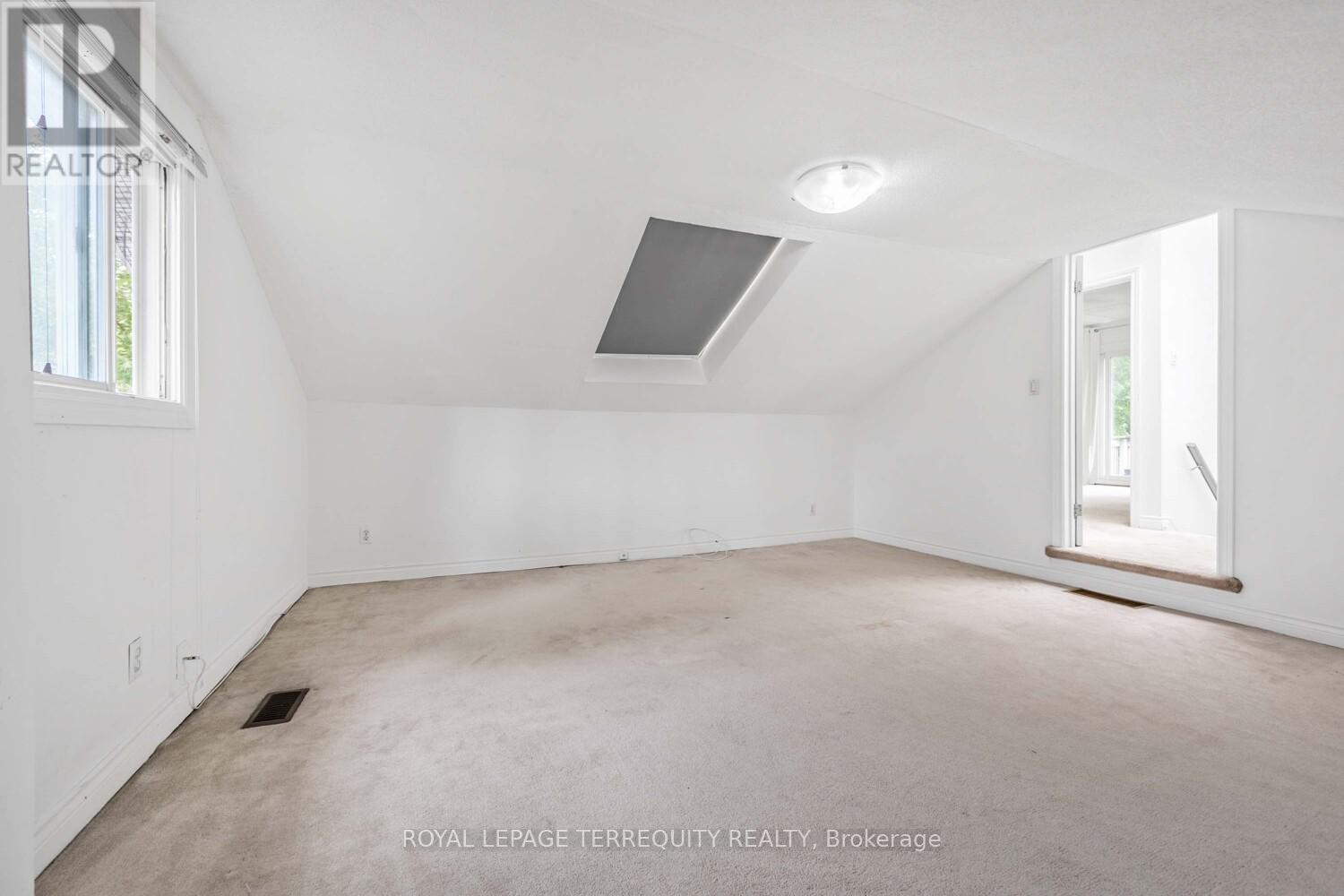 Main - 109 York Downs Drive, Toronto (Clanton Park), Ontario  M3H 2G6 - Photo 13 - C12414388