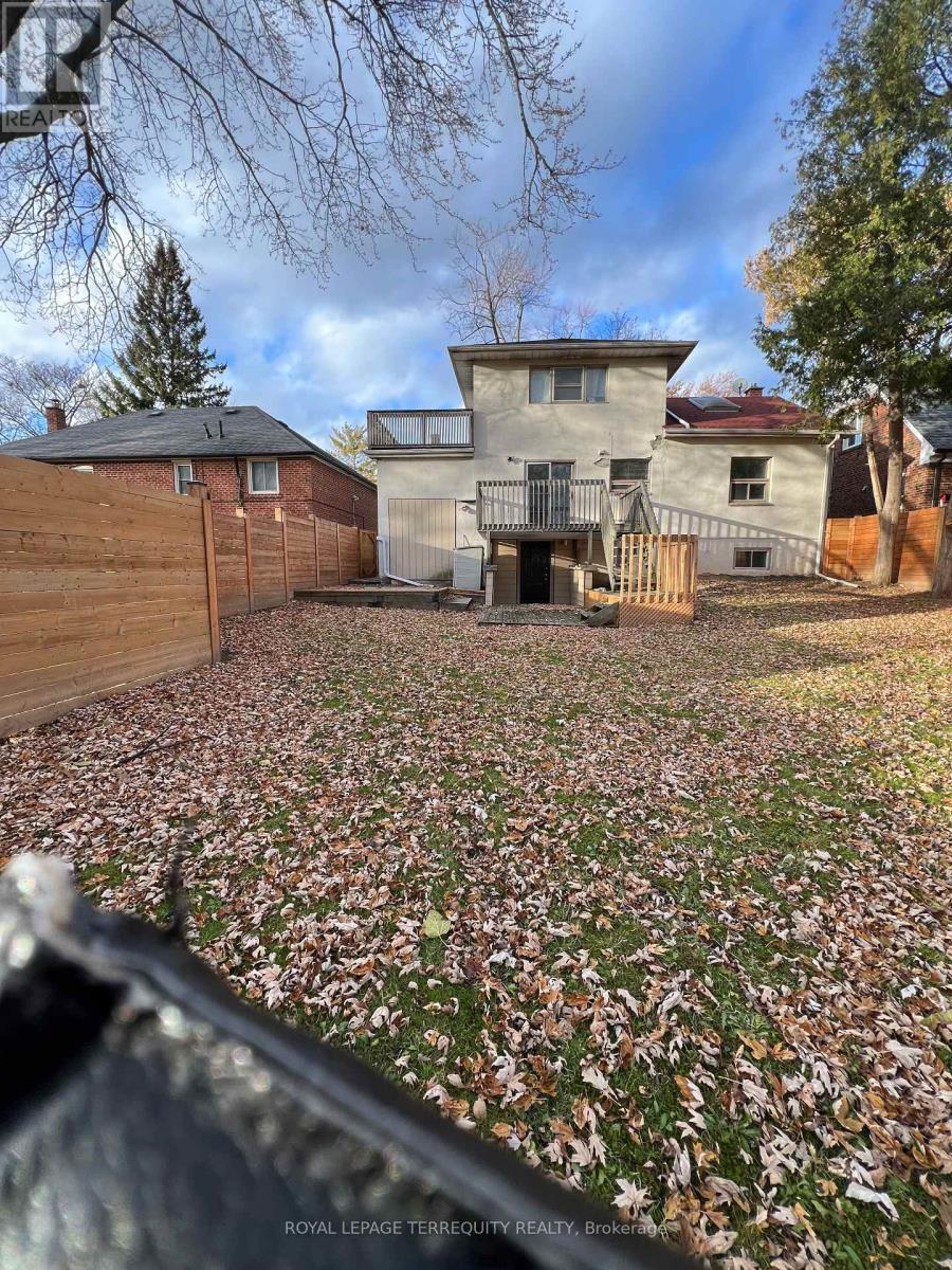 Main - 109 York Downs Drive, Toronto (Clanton Park), Ontario  M3H 2G6 - Photo 20 - C12414388