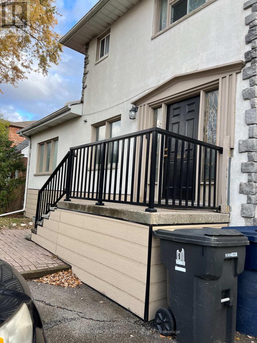 Main - 109 York Downs Drive, Toronto (Clanton Park), Ontario  M3H 2G6 - Photo 3 - C12414388