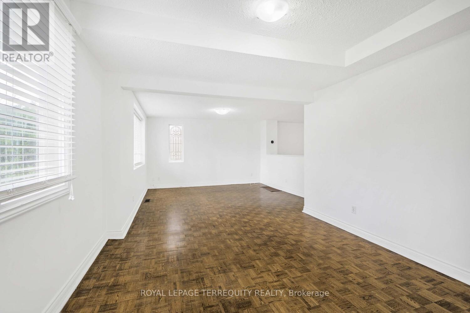 Main - 109 York Downs Drive, Toronto (Clanton Park), Ontario  M3H 2G6 - Photo 4 - C12414388