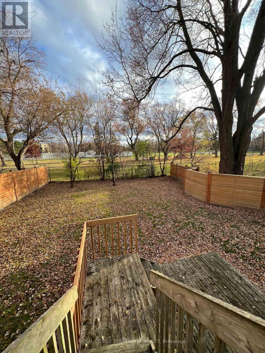 Main - 109 York Downs Drive, Toronto (Clanton Park), Ontario  M3H 2G6 - Photo 23 - C12414388