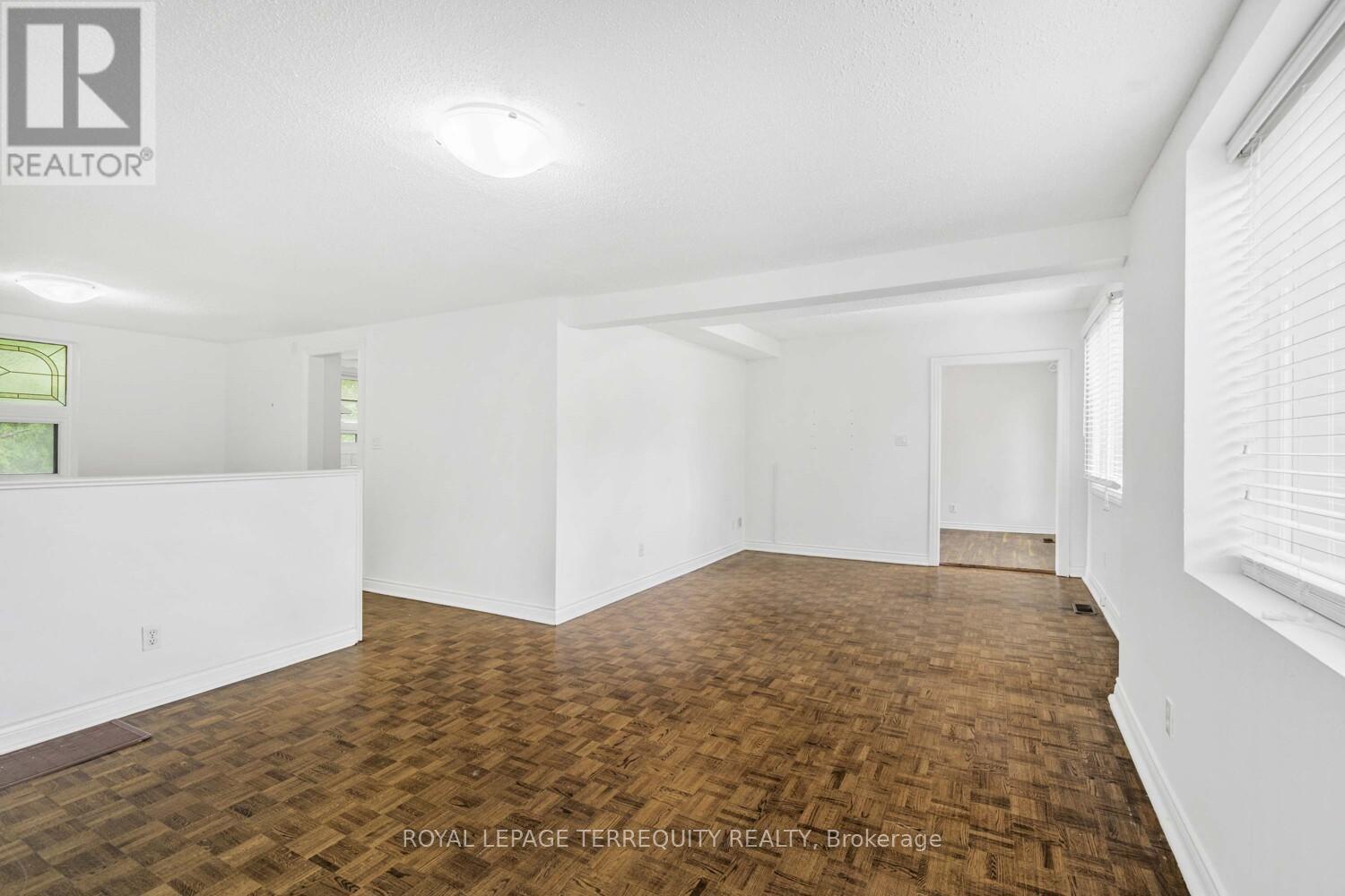 Main - 109 York Downs Drive, Toronto (Clanton Park), Ontario  M3H 2G6 - Photo 5 - C12414388