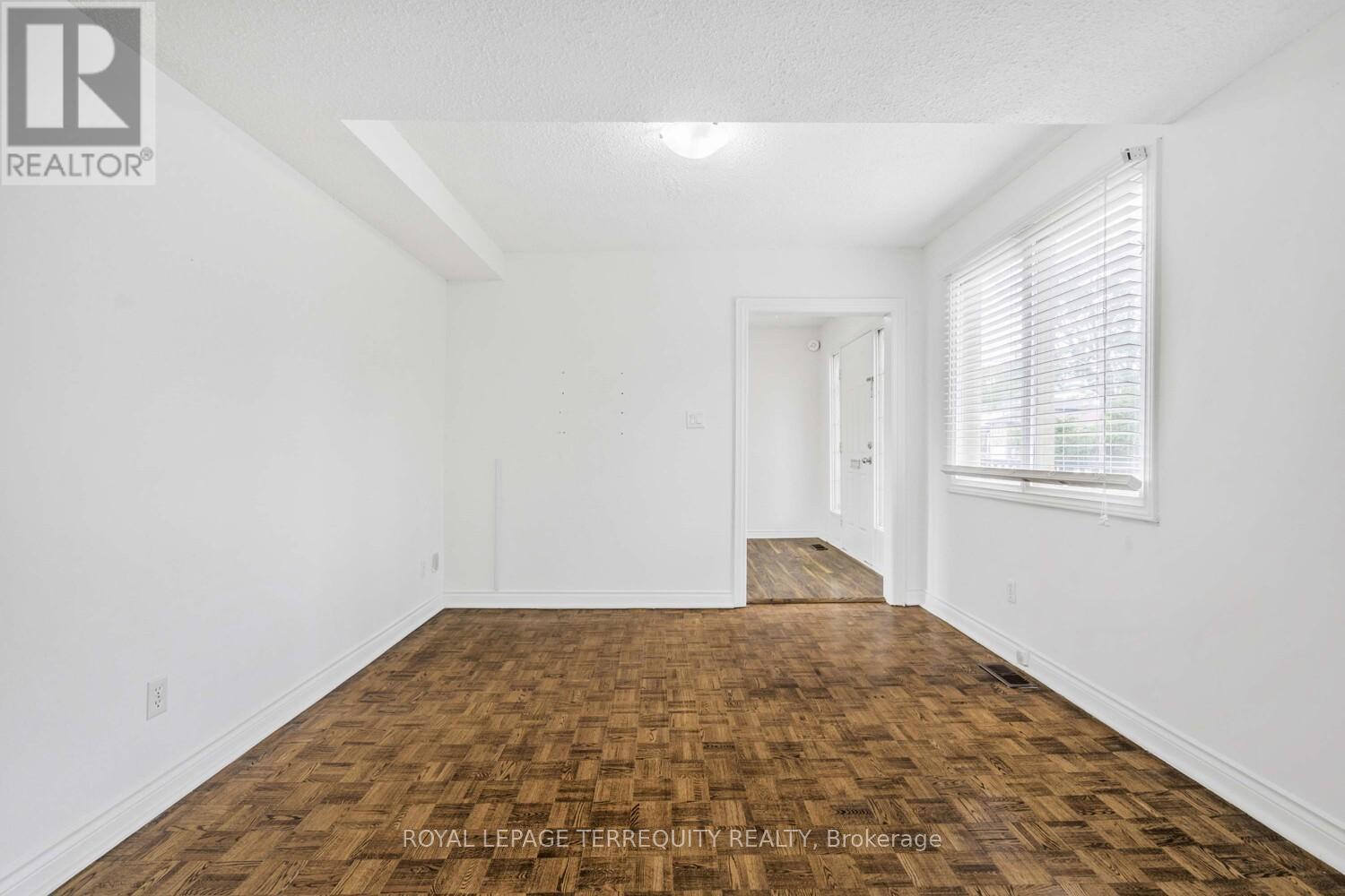 Main - 109 York Downs Drive, Toronto (Clanton Park), Ontario  M3H 2G6 - Photo 6 - C12414388