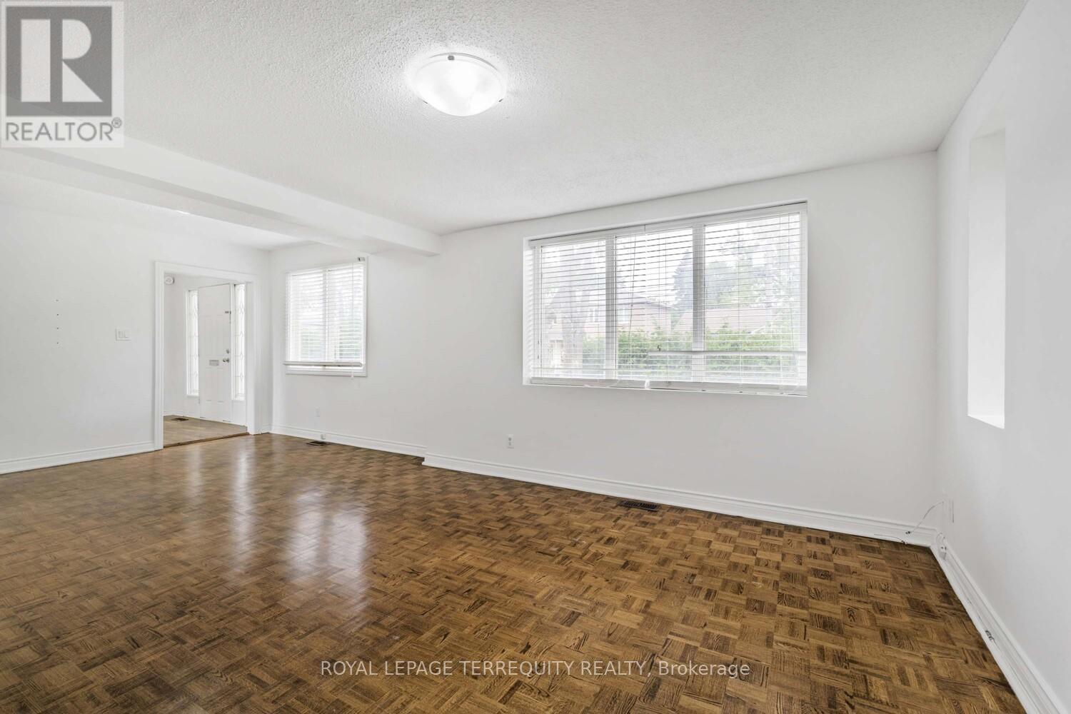 Main - 109 York Downs Drive, Toronto (Clanton Park), Ontario  M3H 2G6 - Photo 8 - C12414388