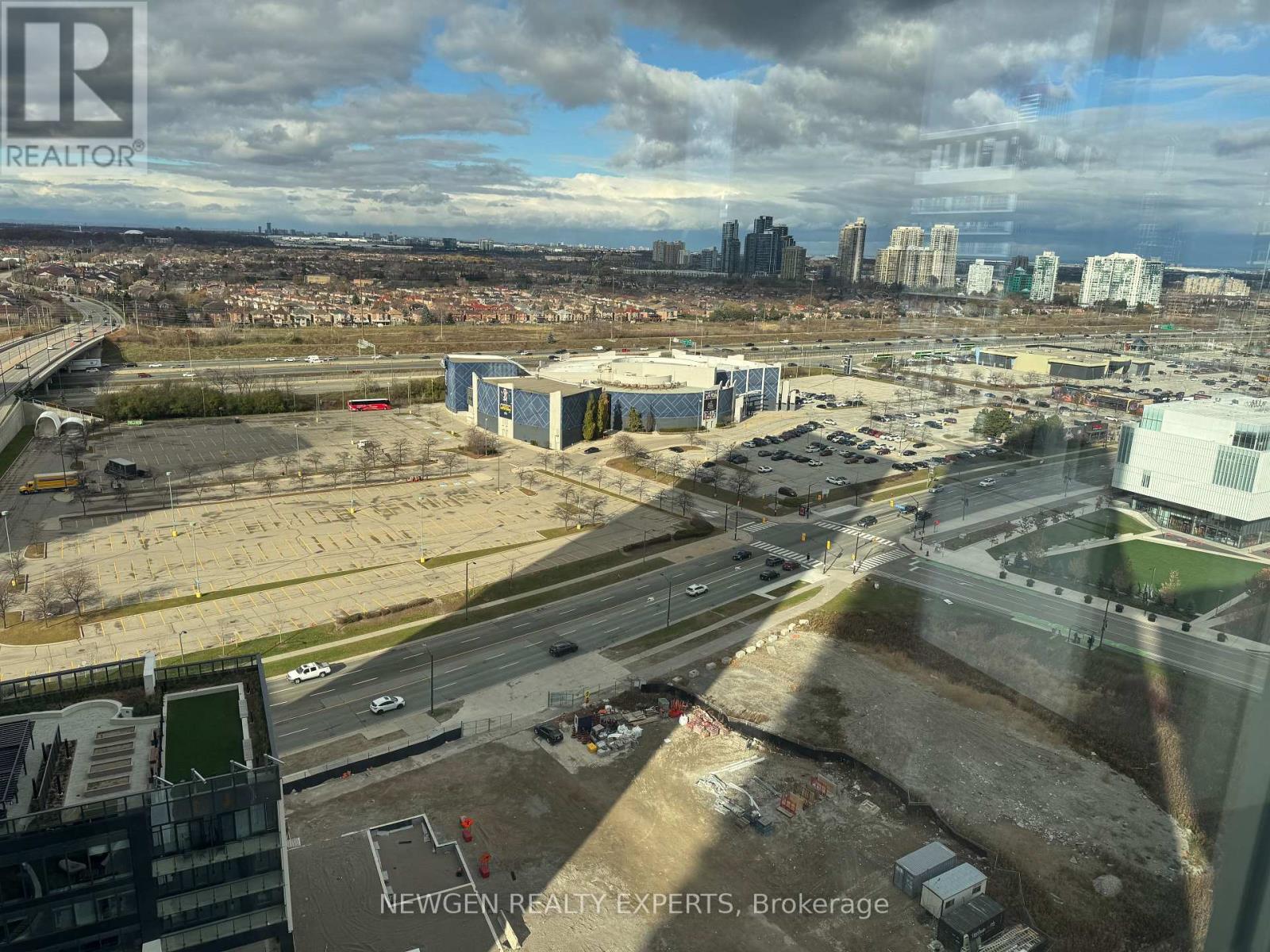 1803 - 395 Square One Drive, Mississauga, Ontario  L5B 0P6 - Photo 4 - W12573186