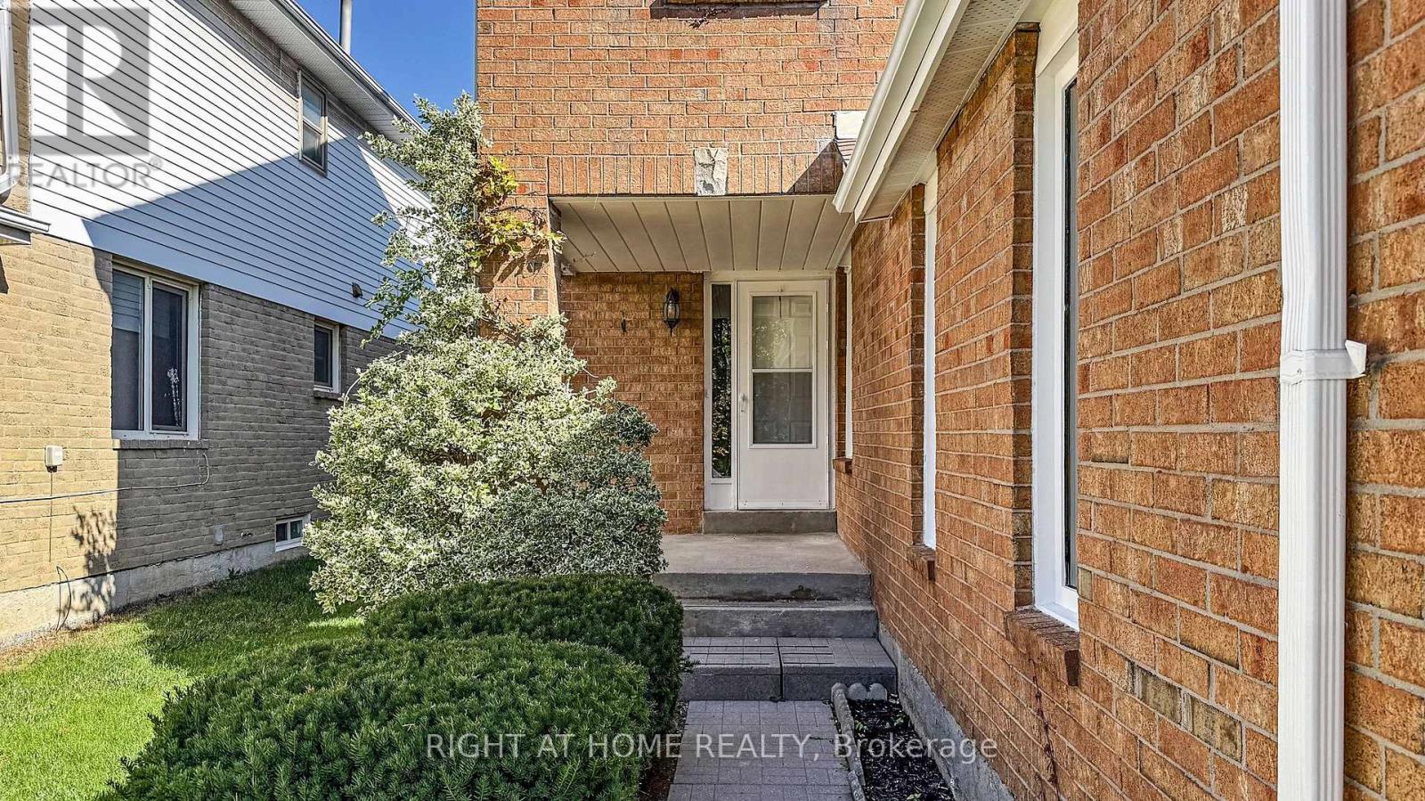 3362 Wilmar Crescent, Mississauga, Ontario  L5L 4C2 - Photo 2 - W12573194