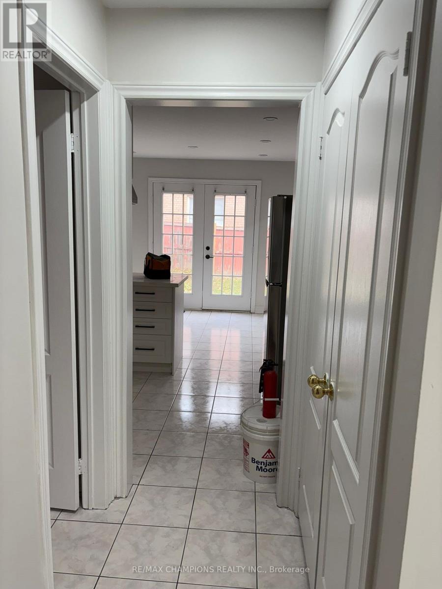 13 Sahara Trail, Brampton, Ontario  L6R 1P2 - Photo 5 - W12549654