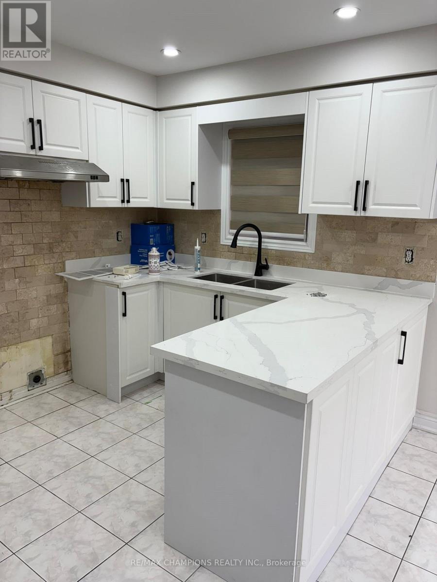 13 Sahara Trail, Brampton, Ontario  L6R 1P2 - Photo 9 - W12549654