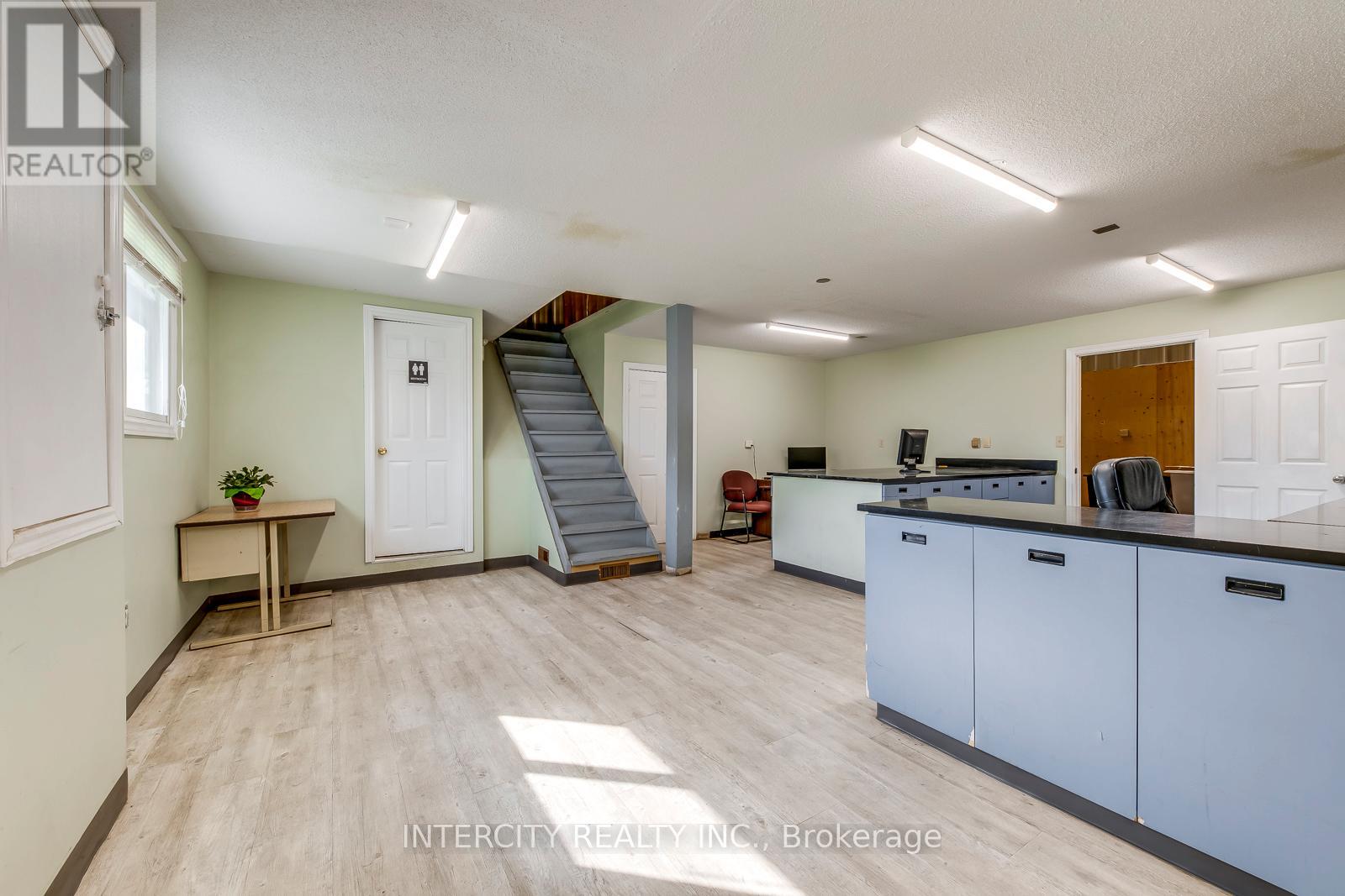 2764 Governors Road S, Hamilton, Ontario  L0R 1T0 - Photo 6 - X12413072
