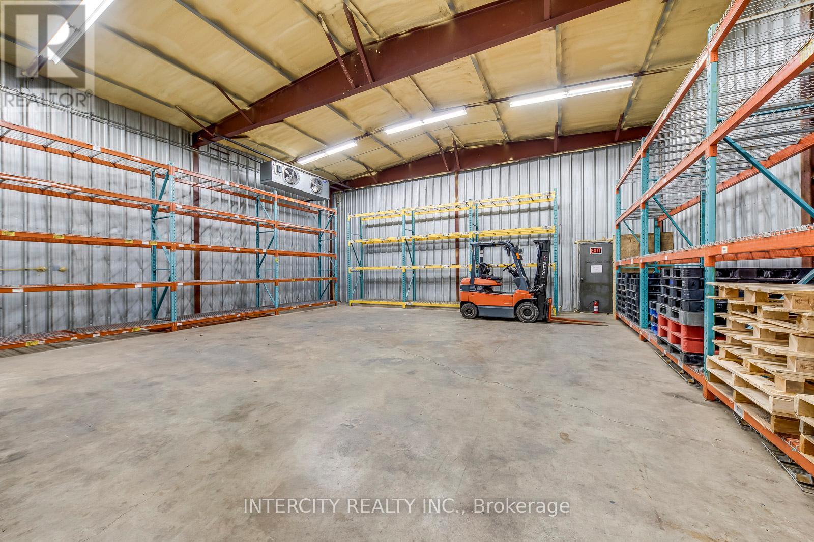 2764 Governors Road S, Hamilton, Ontario  L0R 1T0 - Photo 8 - X12413072