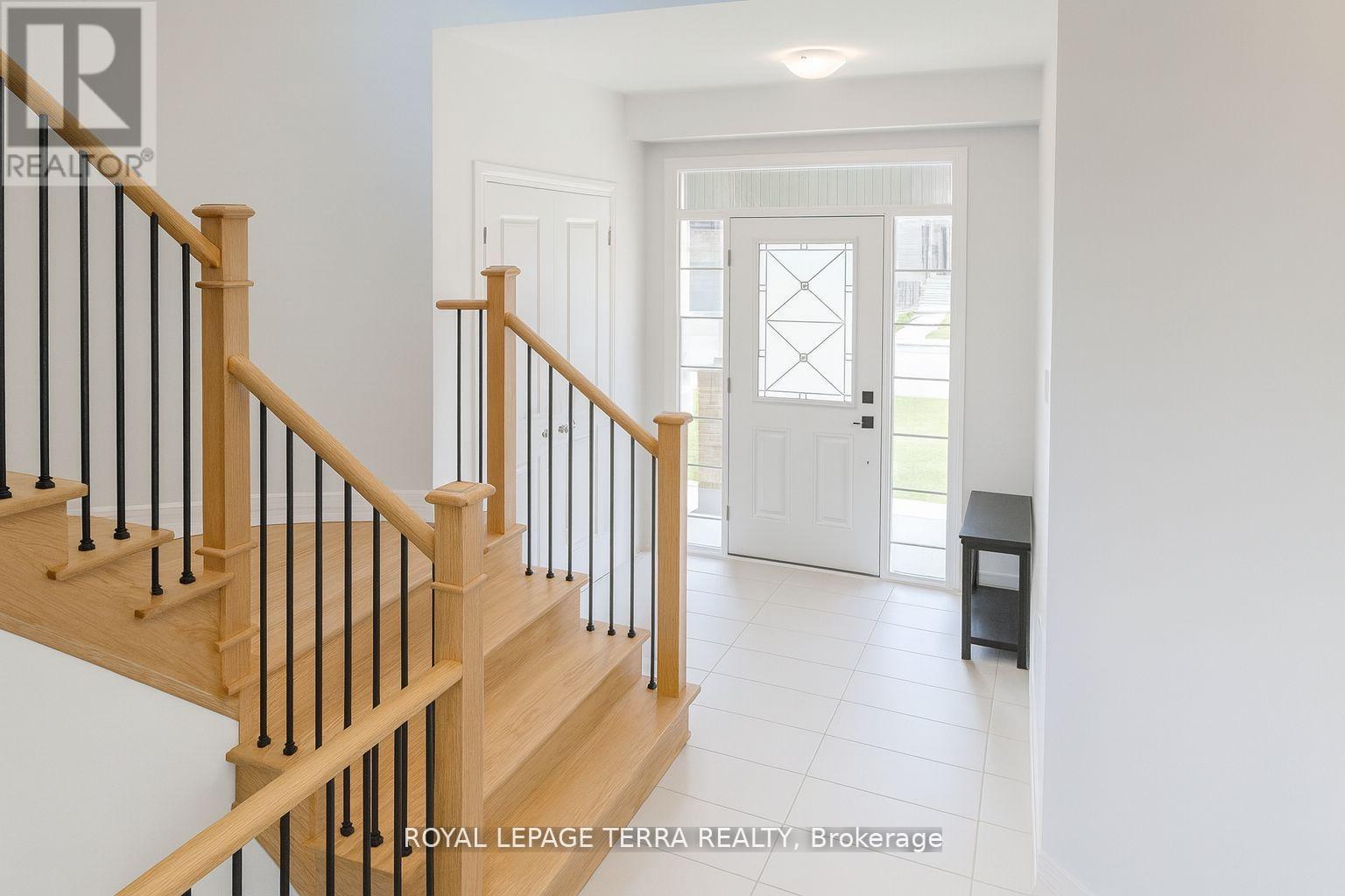 19 Rosanne Circle, Wasaga Beach, Ontario  L9Z 0N4 - Photo 3 - S12389447