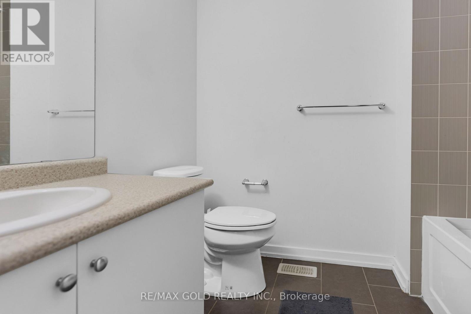 124 Baffin Crescent, Brampton, Ontario  L7A 0C7 - Photo 15 - W12297537