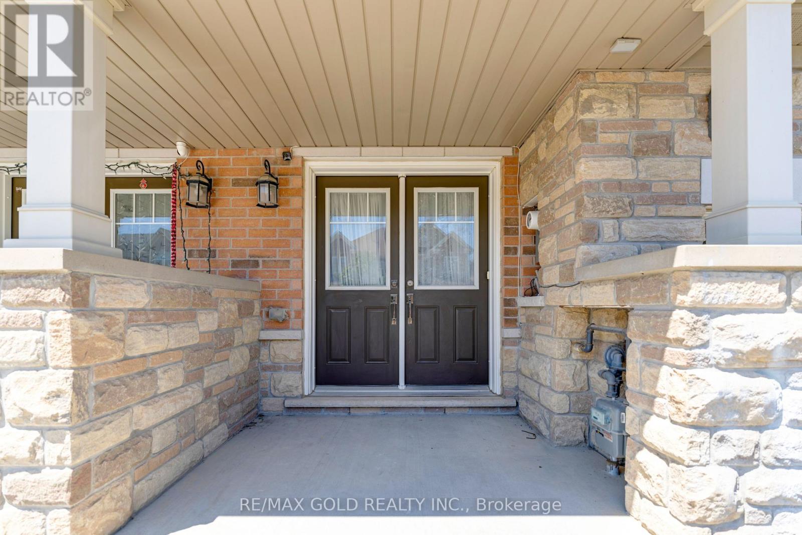 124 Baffin Crescent, Brampton, Ontario  L7A 0C7 - Photo 3 - W12297537