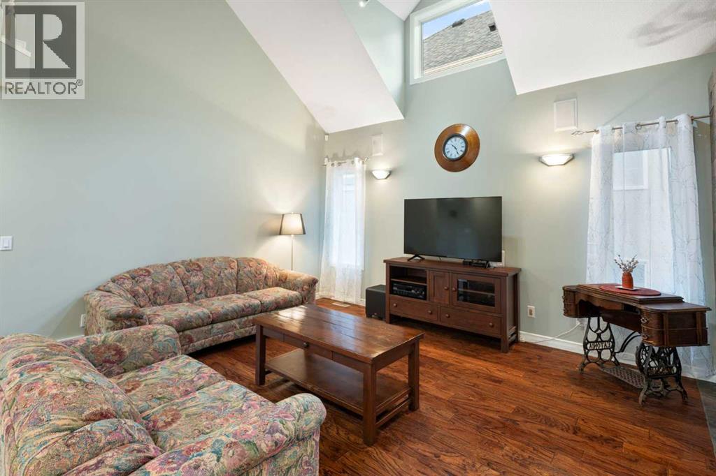 124 Cresthaven Place Sw, Calgary, Alberta  T3B 5W4 - Photo 4 - A2272343