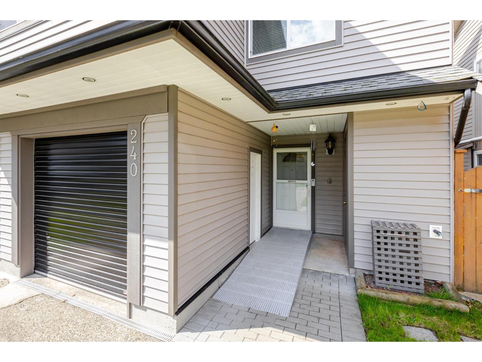 240 Davis Crescent, Langley, British Columbia  V4W 3K7 - Photo 13 - R3069565