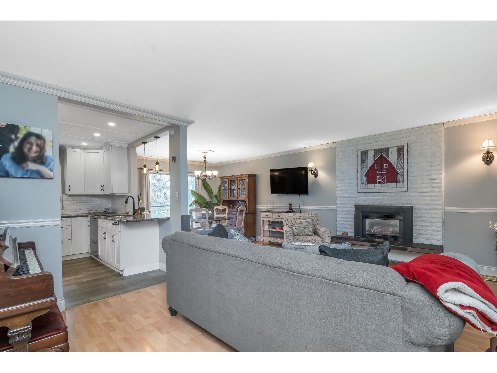 7940 Taulbut Street, Mission, British Columbia  V2V 3W7 - Photo 9 - R3069550