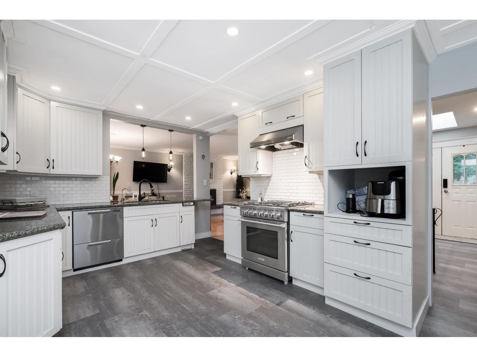 7940 Taulbut Street, Mission, British Columbia  V2V 3W7 - Photo 14 - R3069550