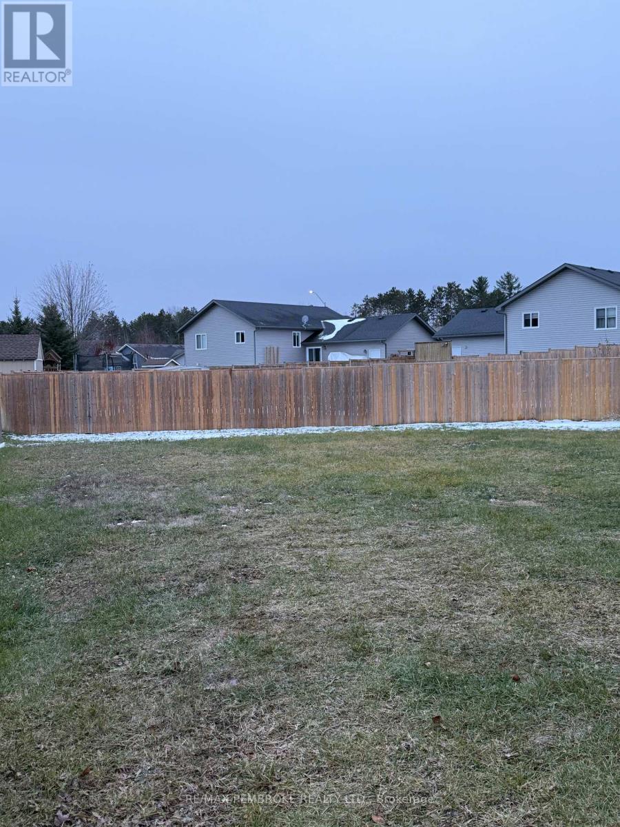 48 Mcnamara Street, Petawawa, Ontario  K8H 0C4 - Photo 4 - X12573268