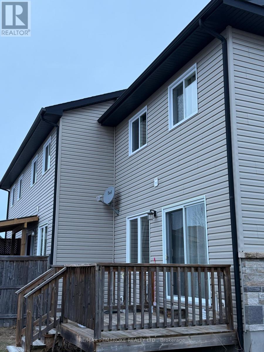 48 Mcnamara Street, Petawawa, Ontario  K8H 0C4 - Photo 5 - X12573268