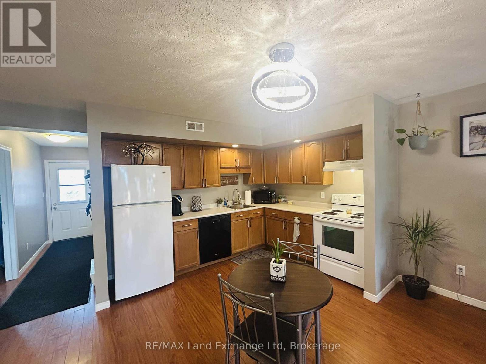 10 - 1028 Ann Street, Howick, Ontario  N0G 2X0 - Photo 2 - X12457076