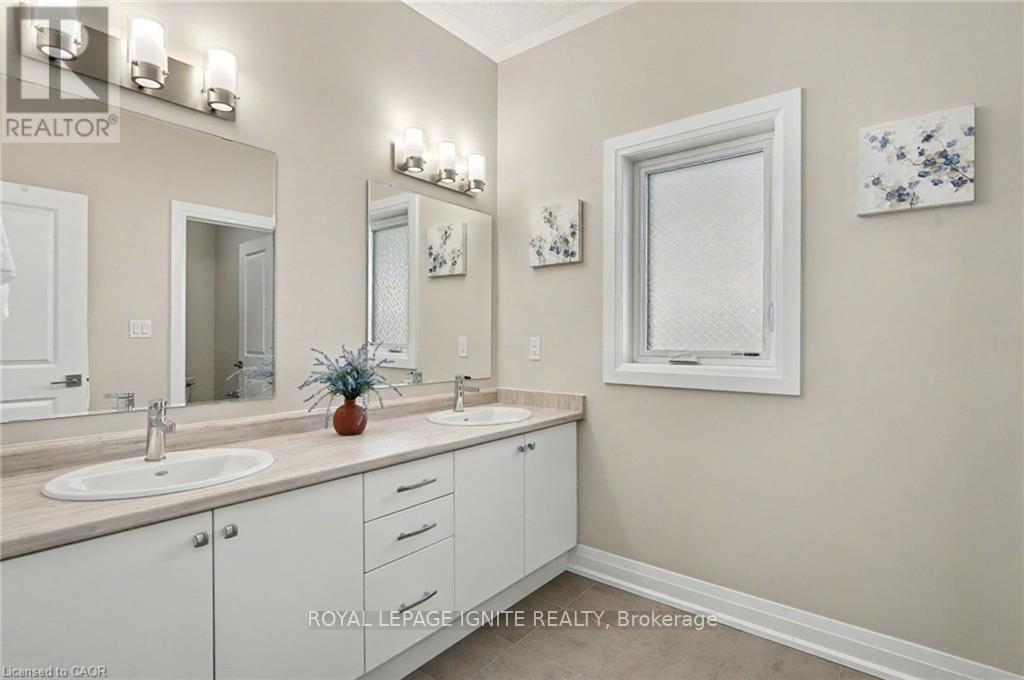 156 Ridgemount Street, Kitchener, Ontario N2P 0K4 - Photo 32 - X12480154