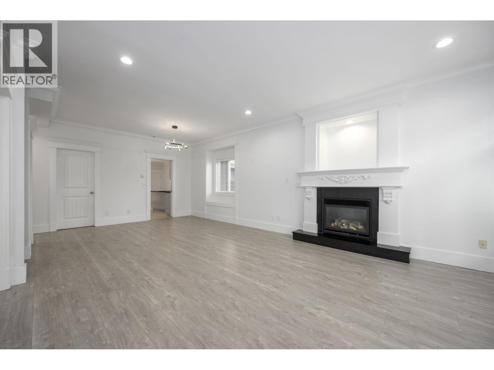 6806 Dunnedin Street, Burnaby, British Columbia  V5B 1Z2 - Photo 3 - R3069558