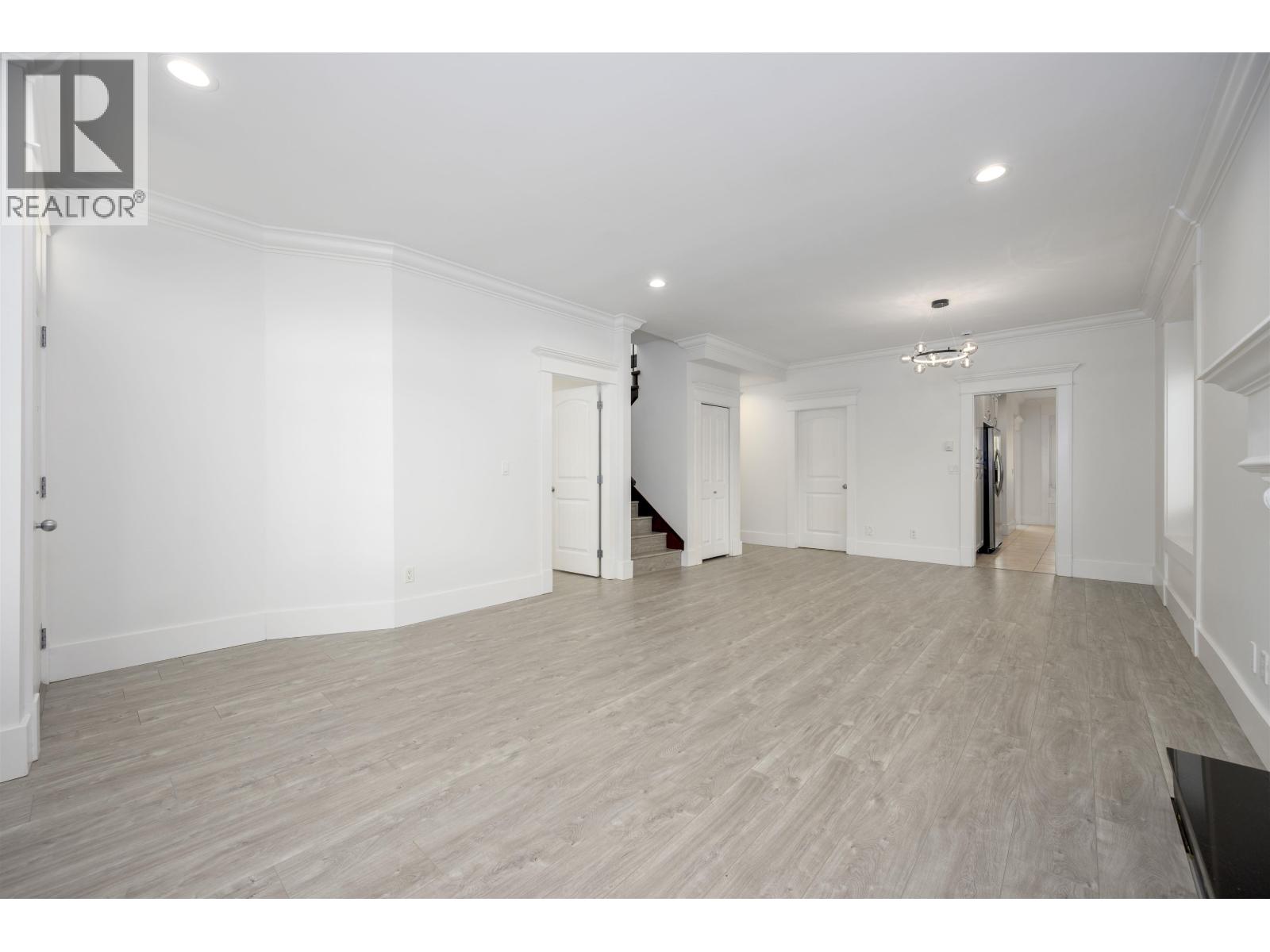 6806 Dunnedin Street, Burnaby, British Columbia  V5B 1Z2 - Photo 4 - R3069558