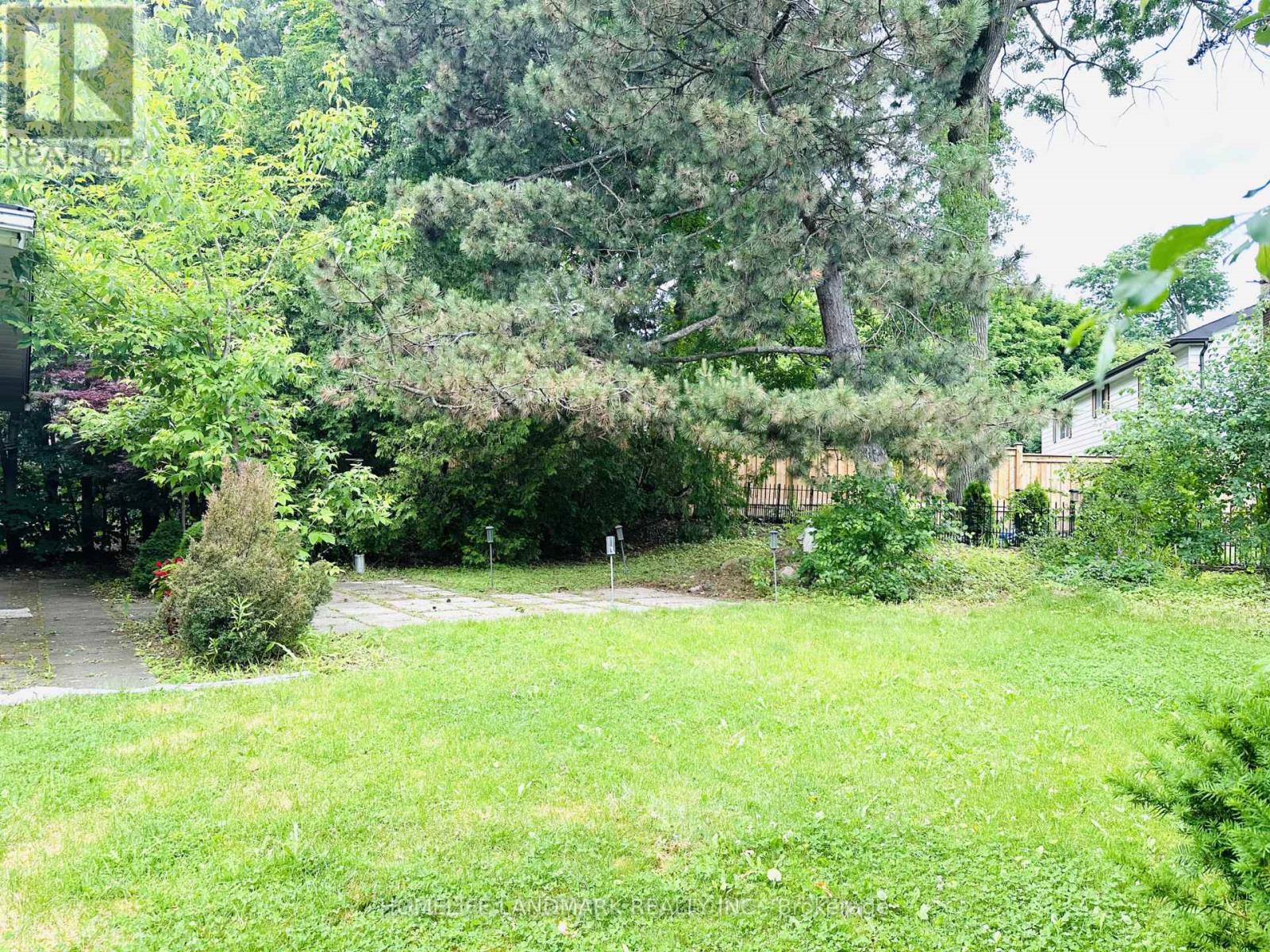 125 Bannatyne Drive, Toronto, Ontario  M2L 2P5 - Photo 27 - C12573234