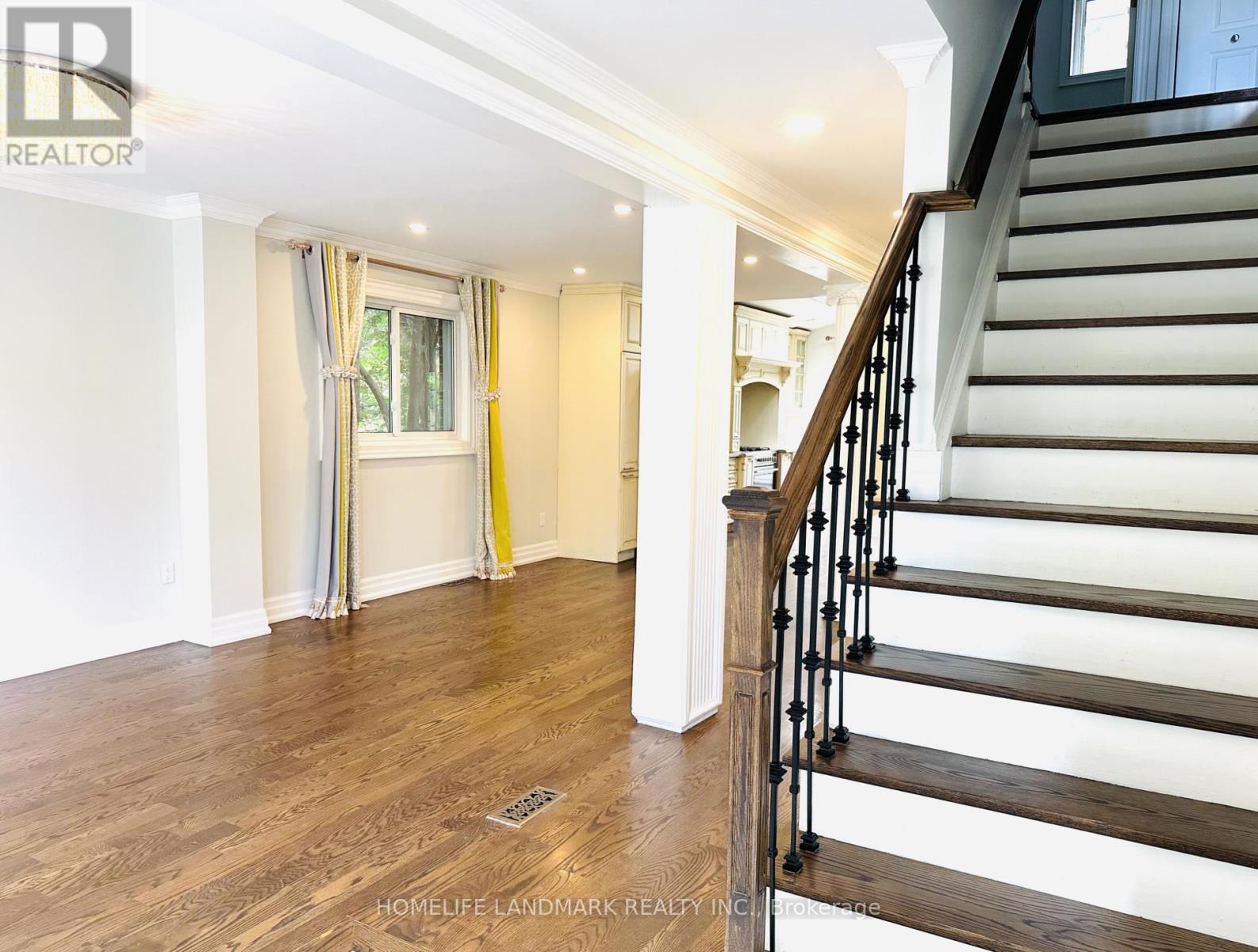 125 Bannatyne Drive, Toronto, Ontario  M2L 2P5 - Photo 5 - C12573234