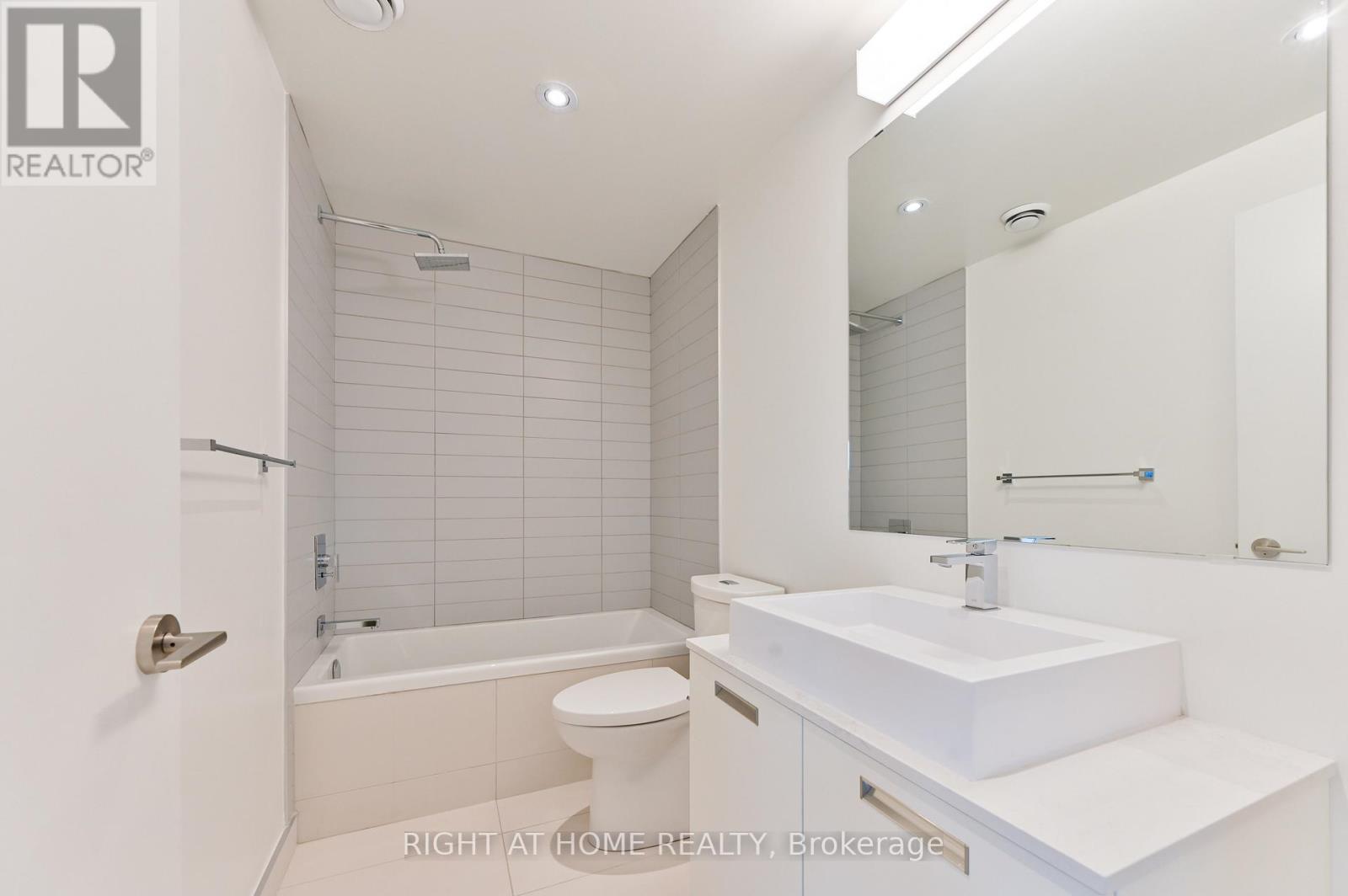 2205 - 2a Church Street, Toronto, Ontario  M5E 0E1 - Photo 10 - C12573264